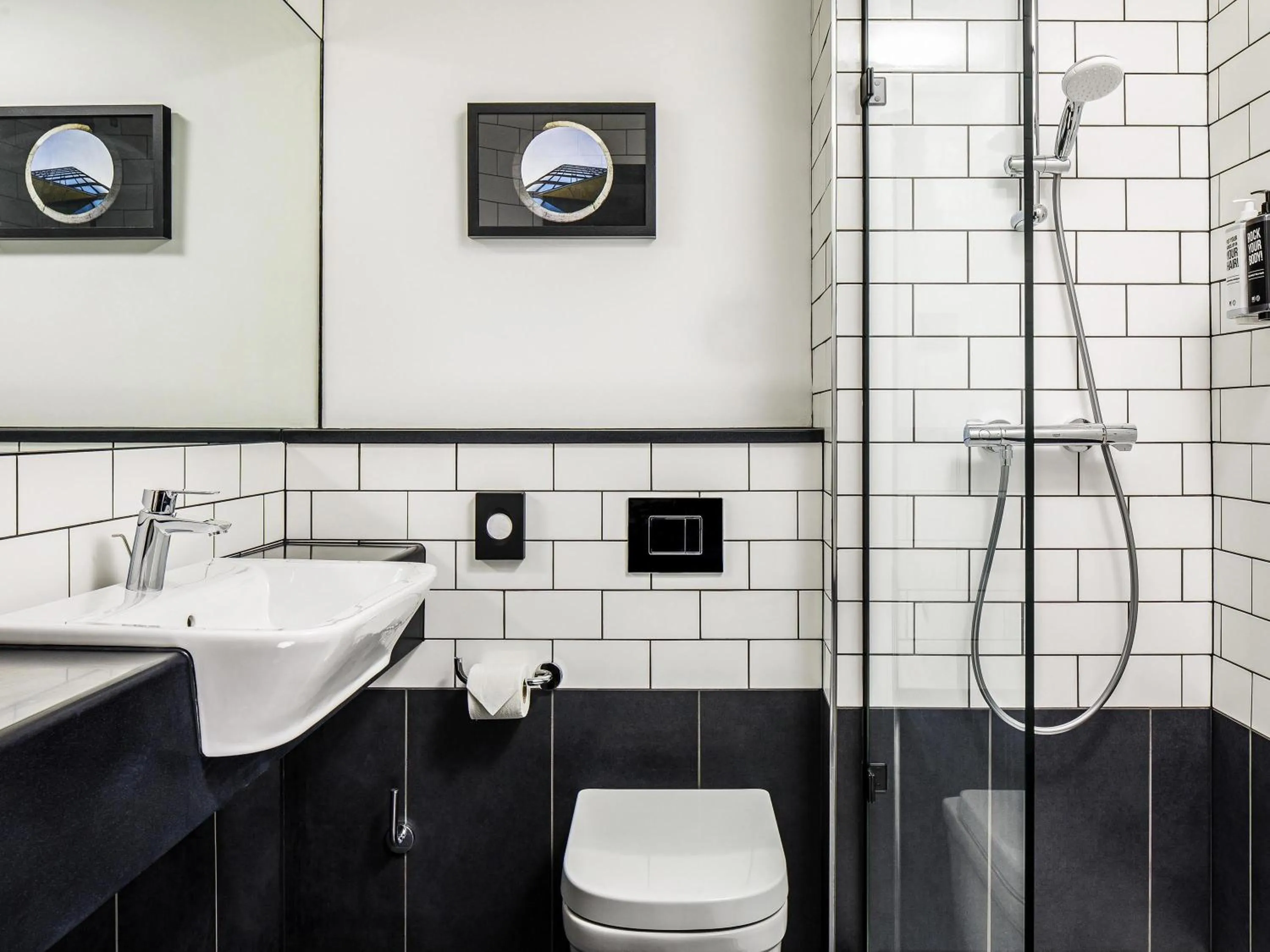 Bedroom in ibis Wakefield East-Castleford