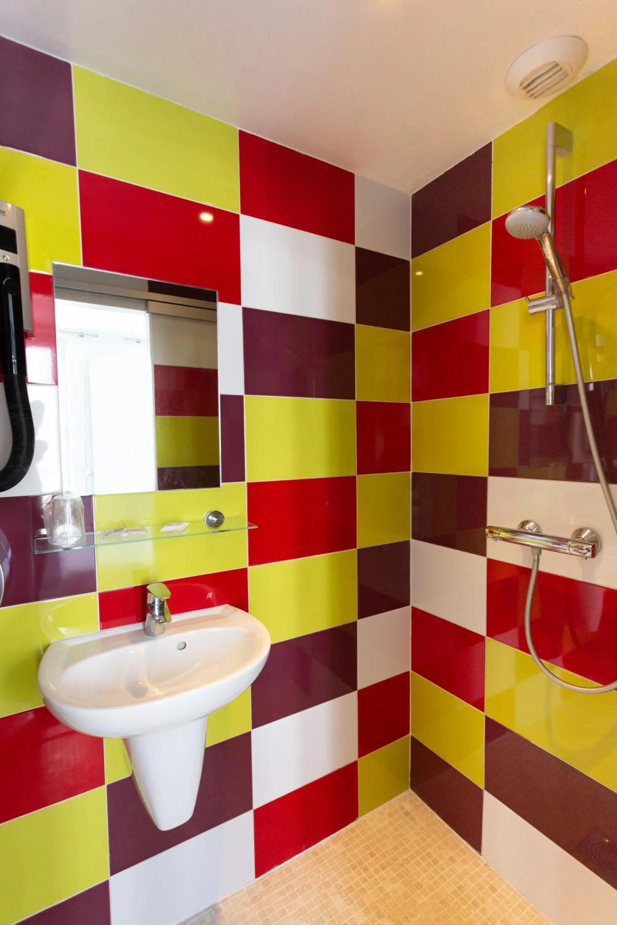 Bathroom in Hotel Mimosa Paris