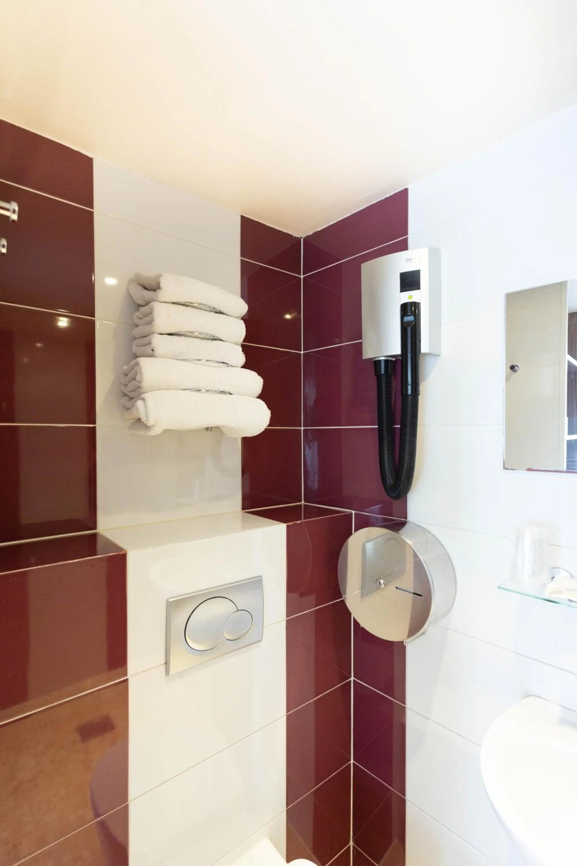 Bathroom in Hotel Mimosa Paris