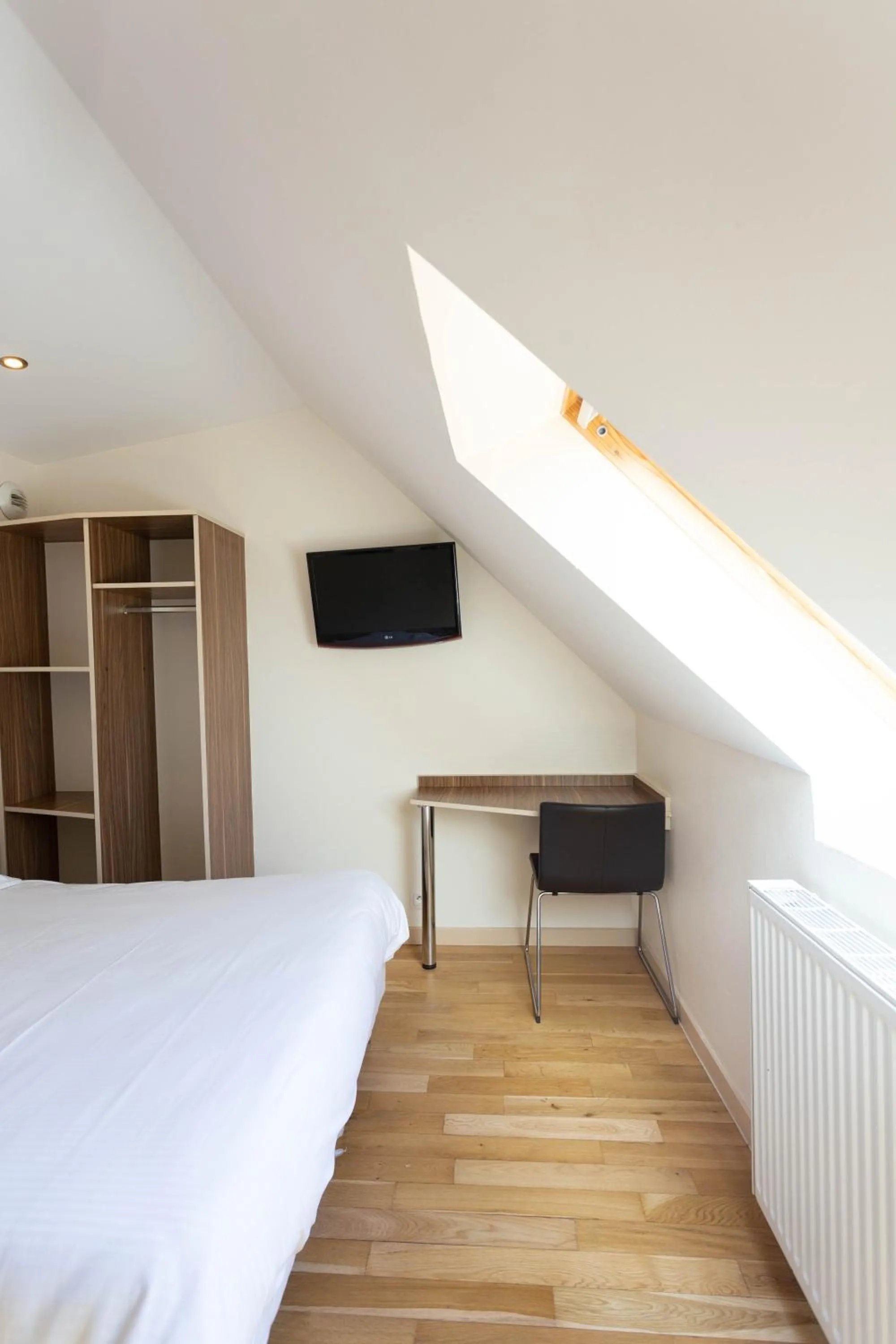 Photo of the whole room, Bed in Hotel Mimosa Paris