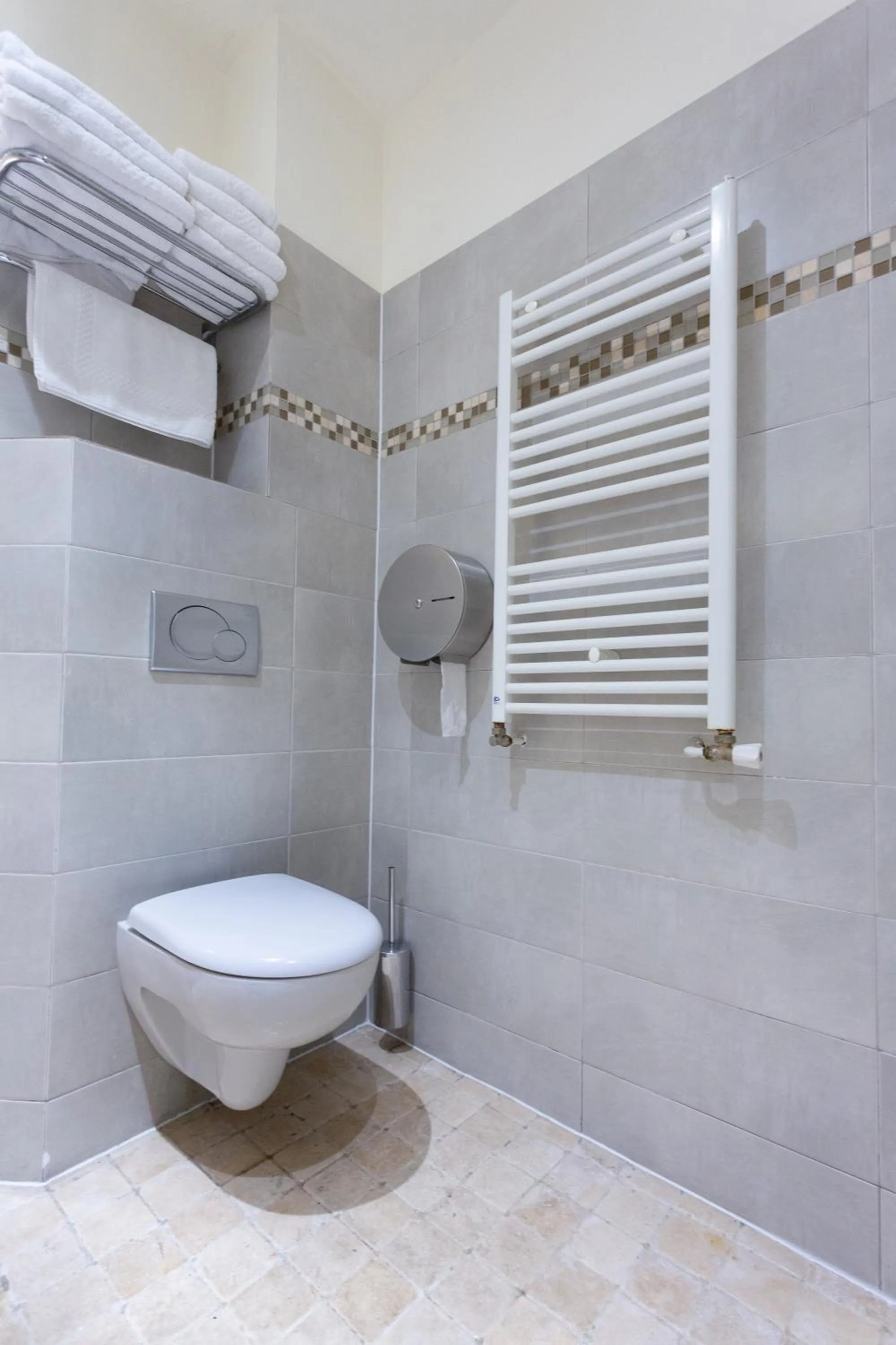 Bathroom in Hotel Mimosa Paris