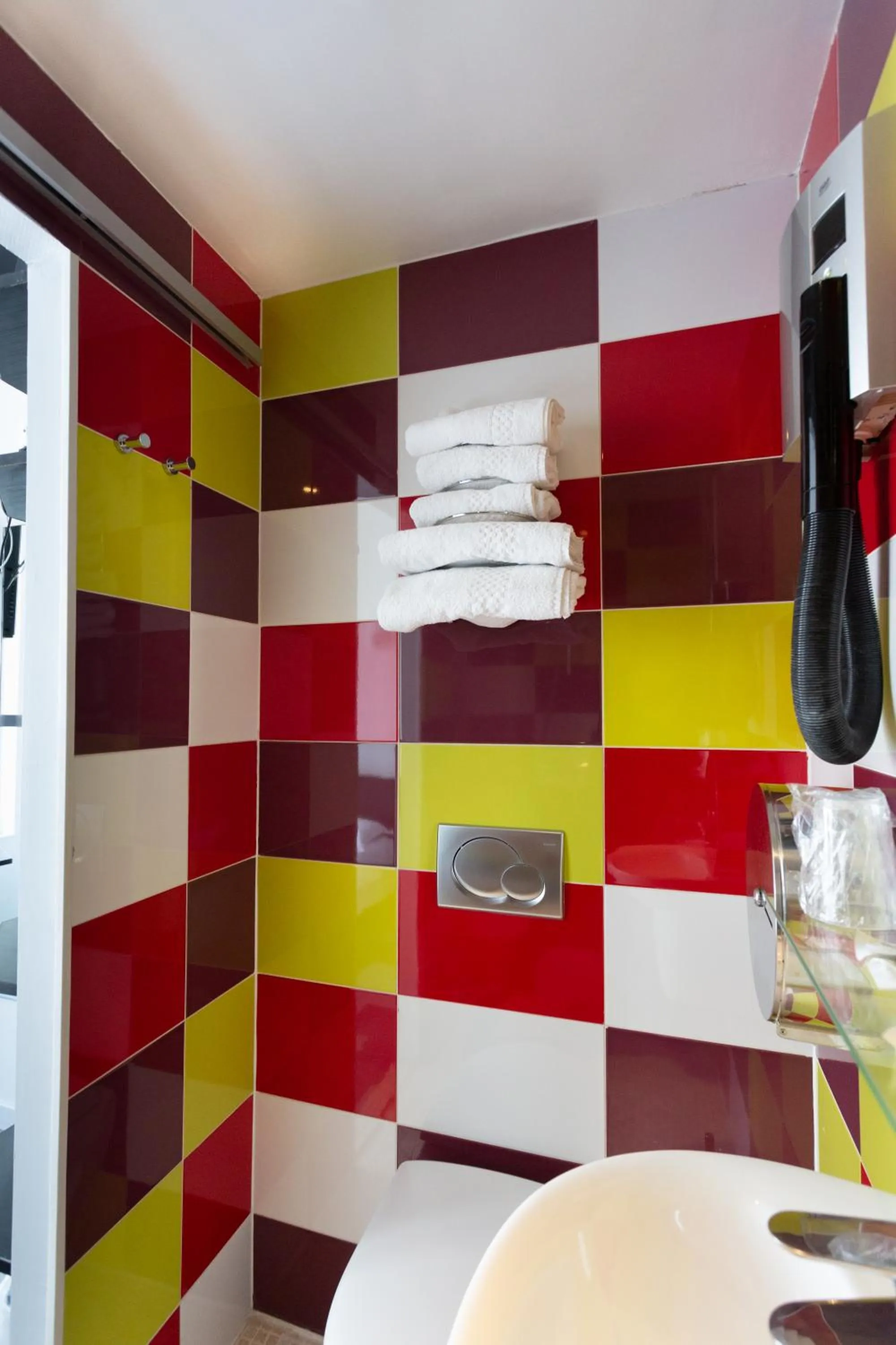 Bathroom in Hotel Mimosa Paris