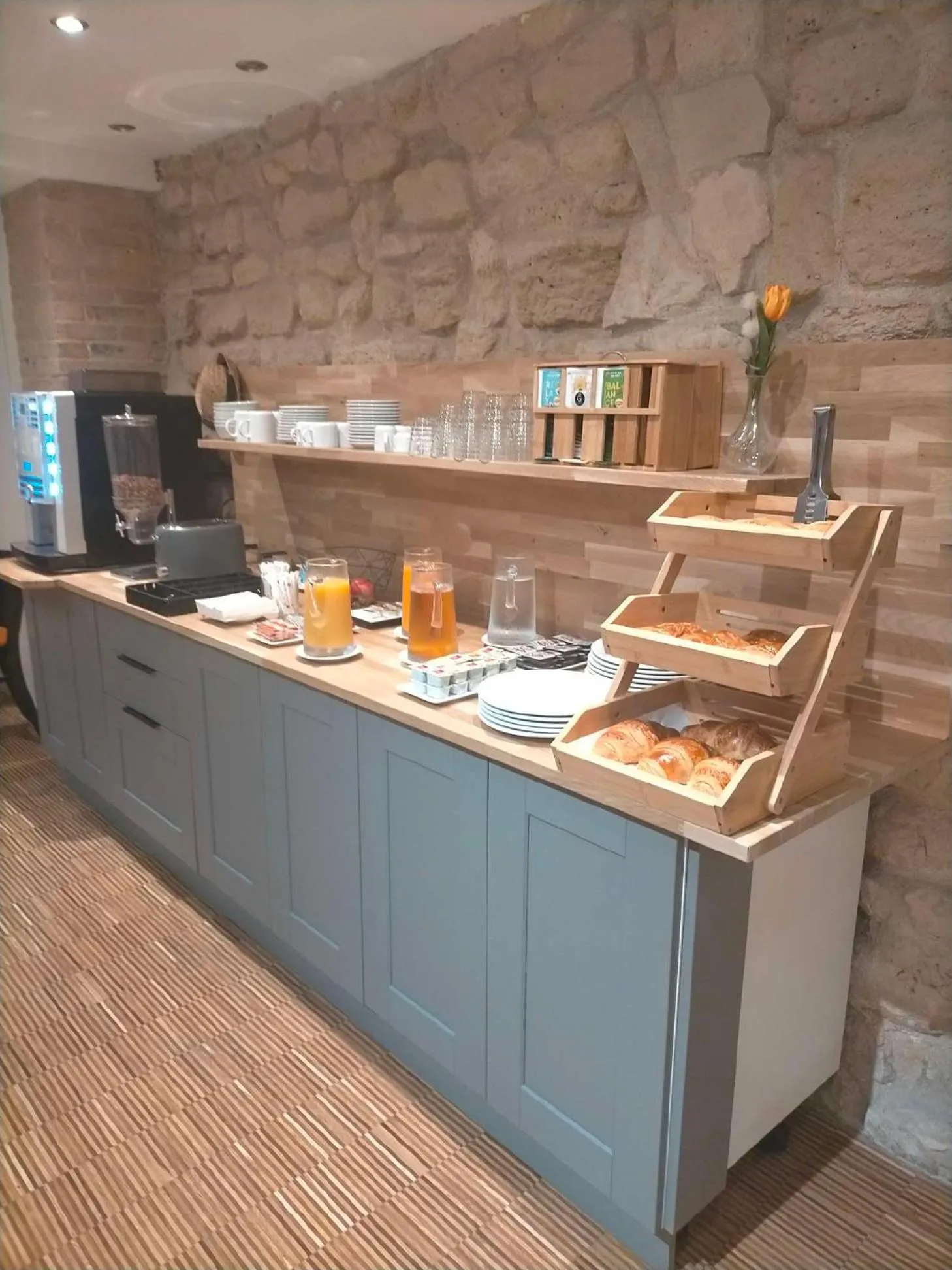 Food and drinks in Hotel Mimosa Paris