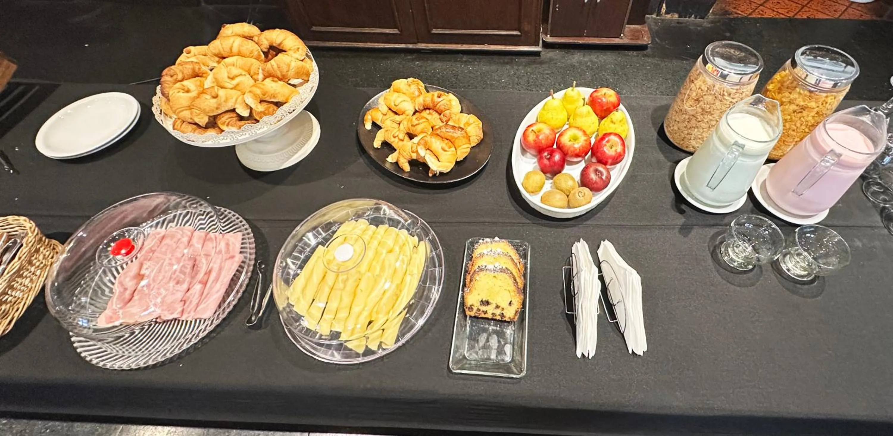 Buffet breakfast in Castelar Hotel Santa Fe