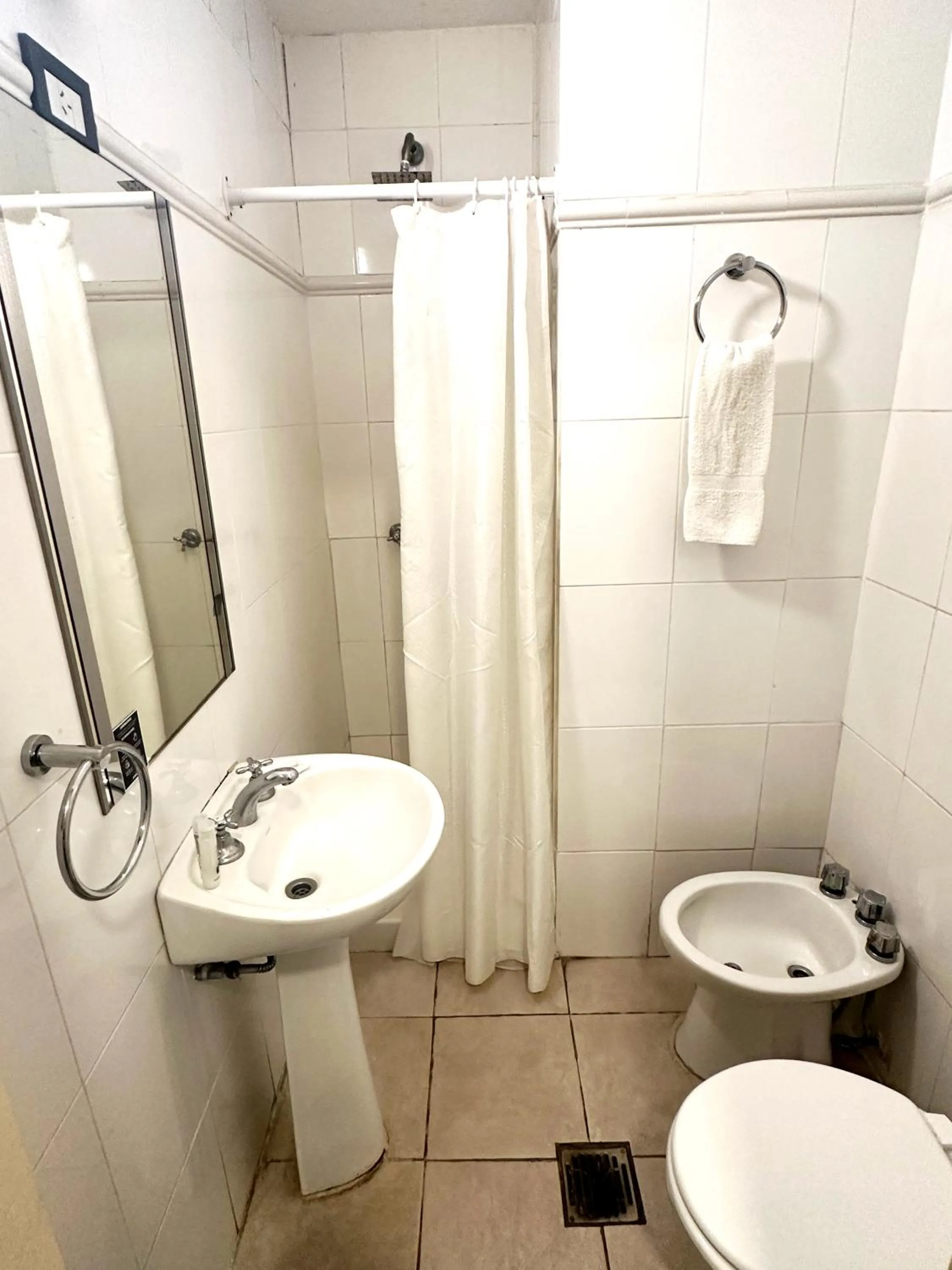 Shower in Castelar Hotel Santa Fe