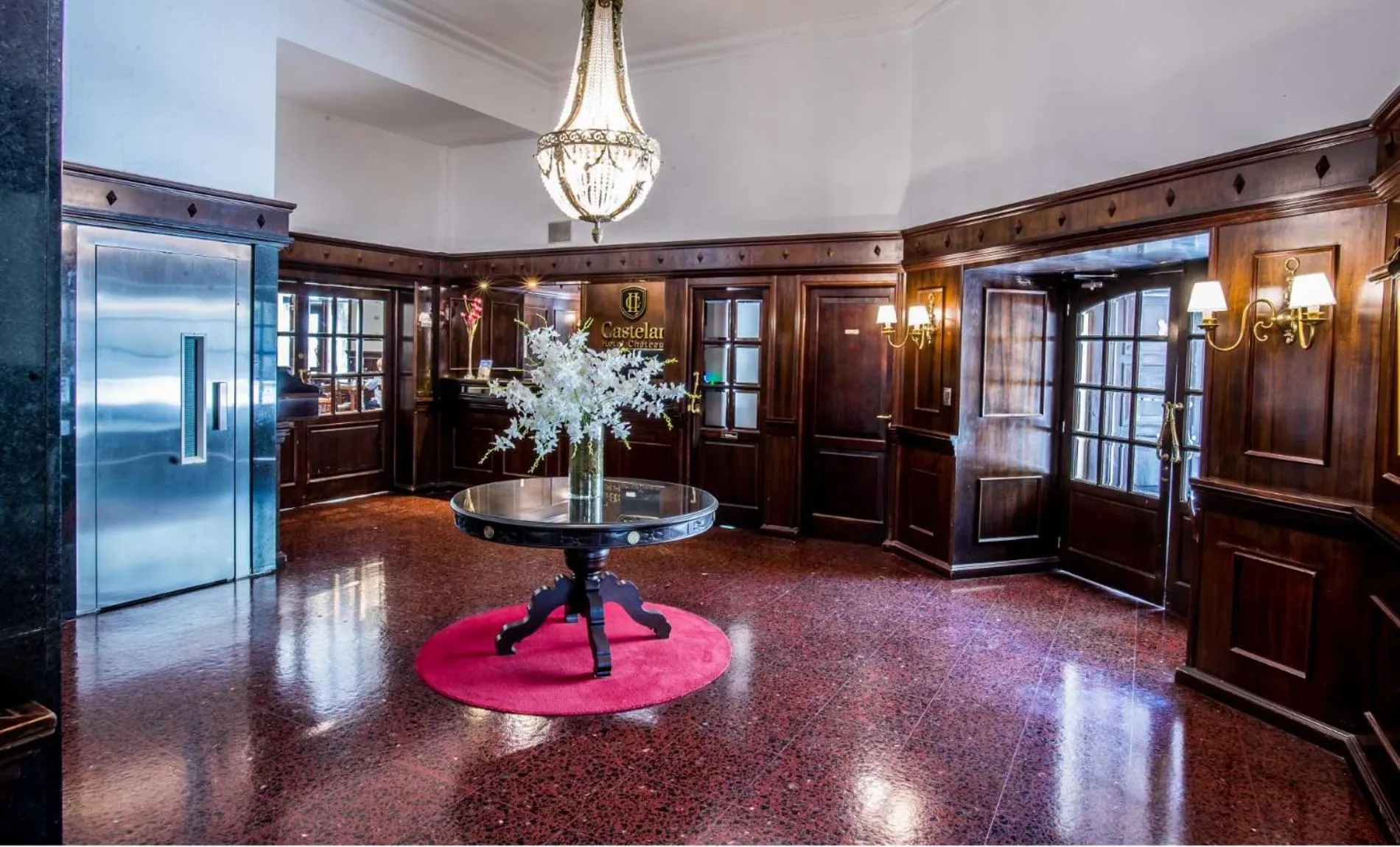 Property building in Castelar Hotel Santa Fe