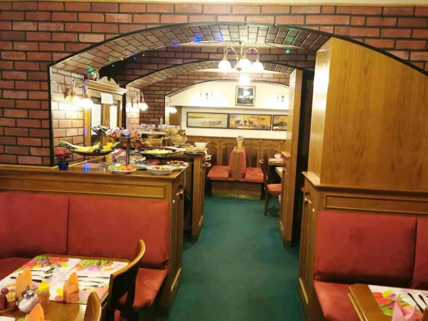 Restaurant/places to eat in River Star Hotel