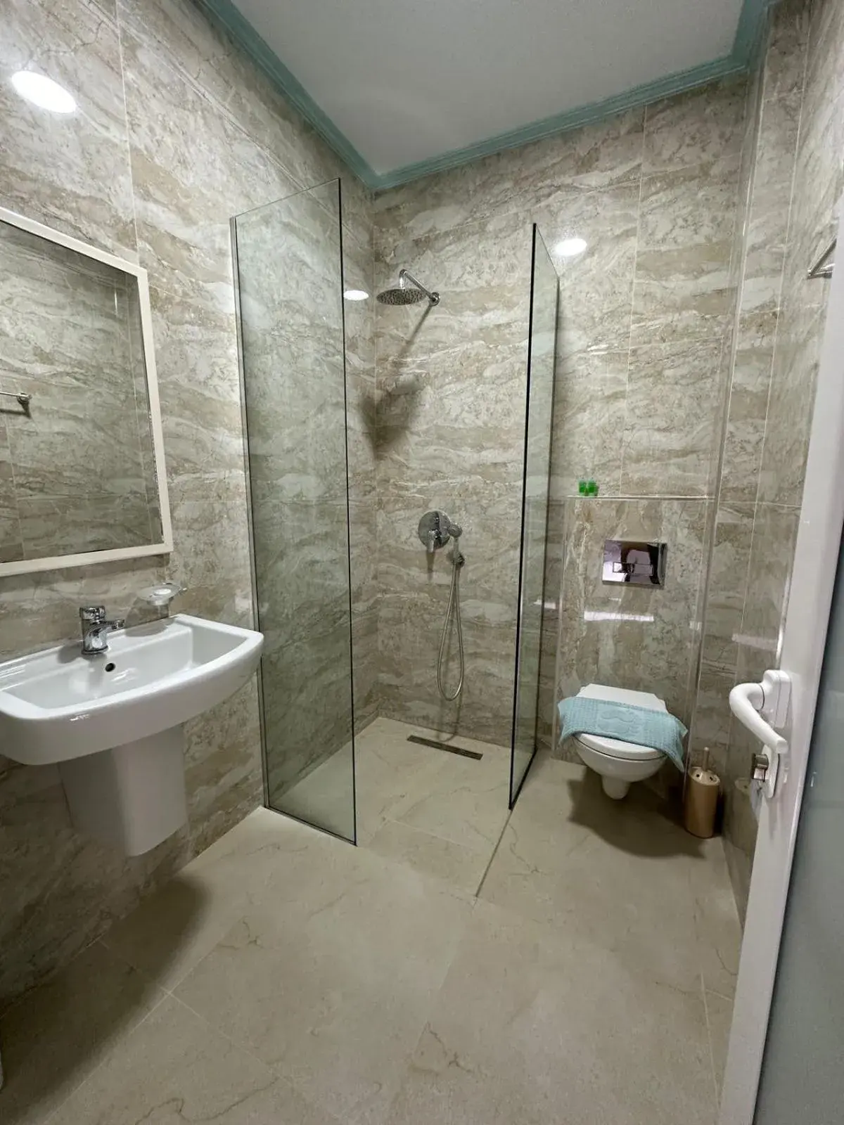 Standard Triple Room with Sea View in Summer Gate Hotel Standard Triple Room with Sea View in Summer Gate Hotel