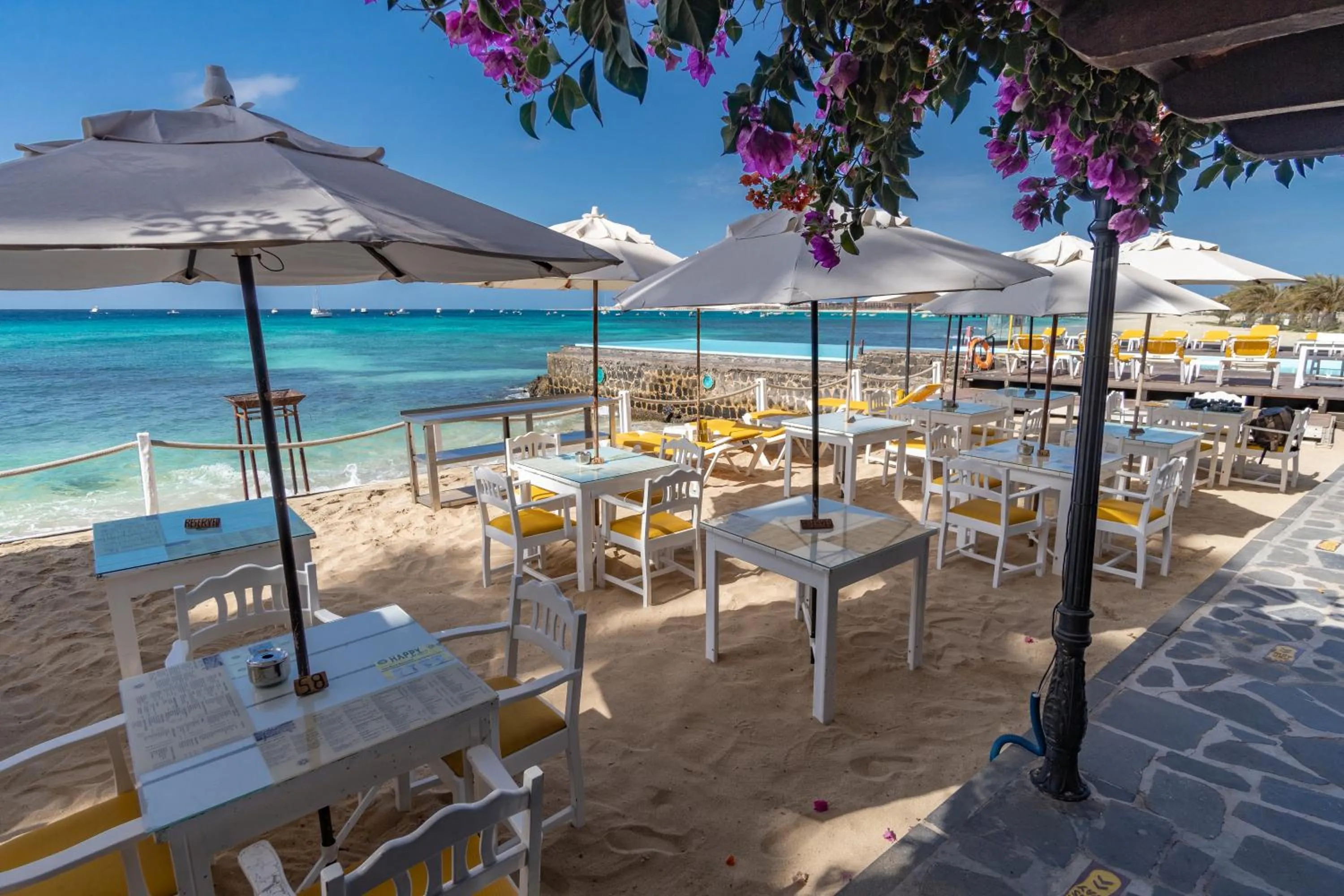 Restaurant/places to eat in Hotel Odjo d'água