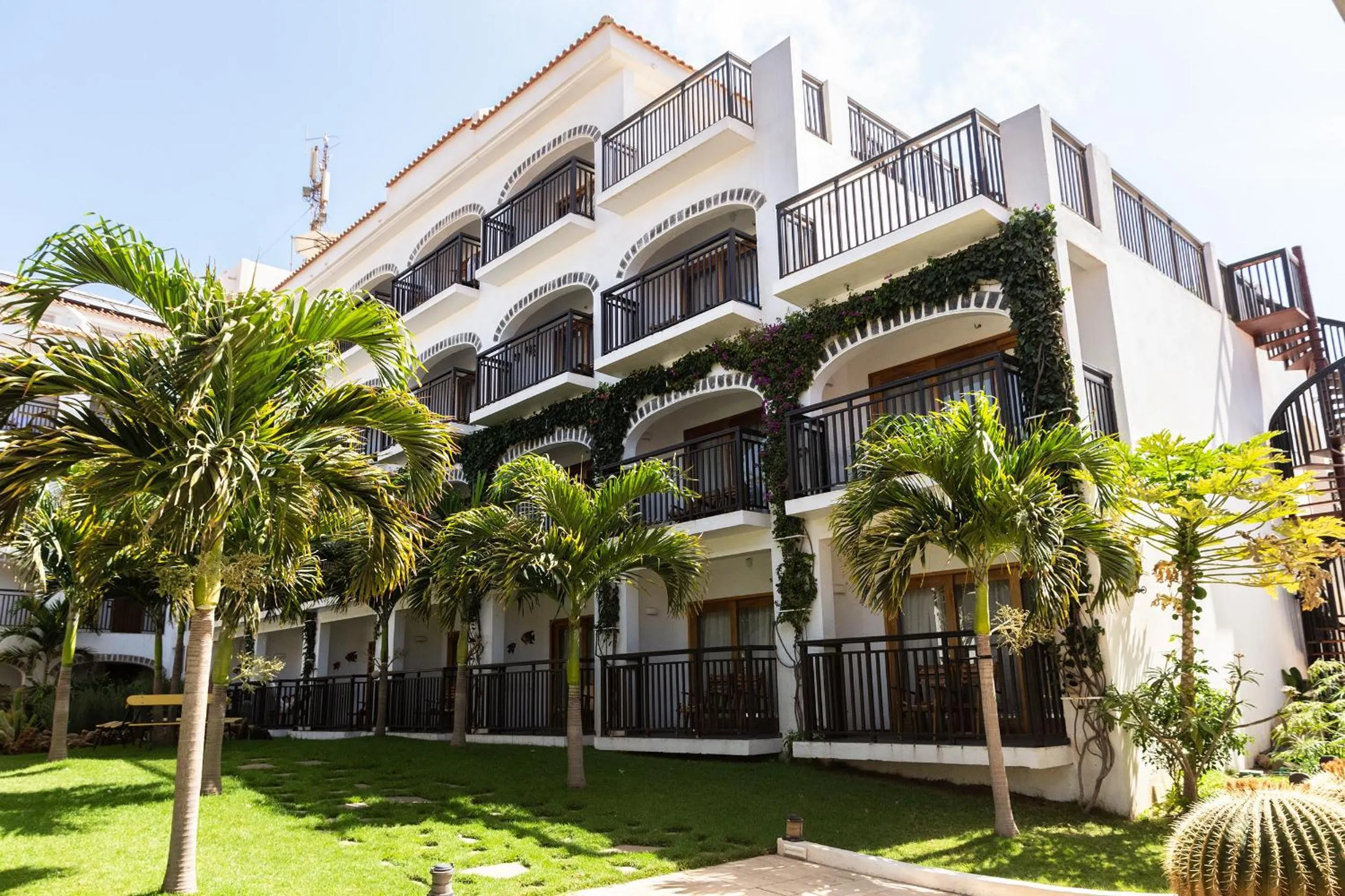 Property building in Hotel Odjo d'água