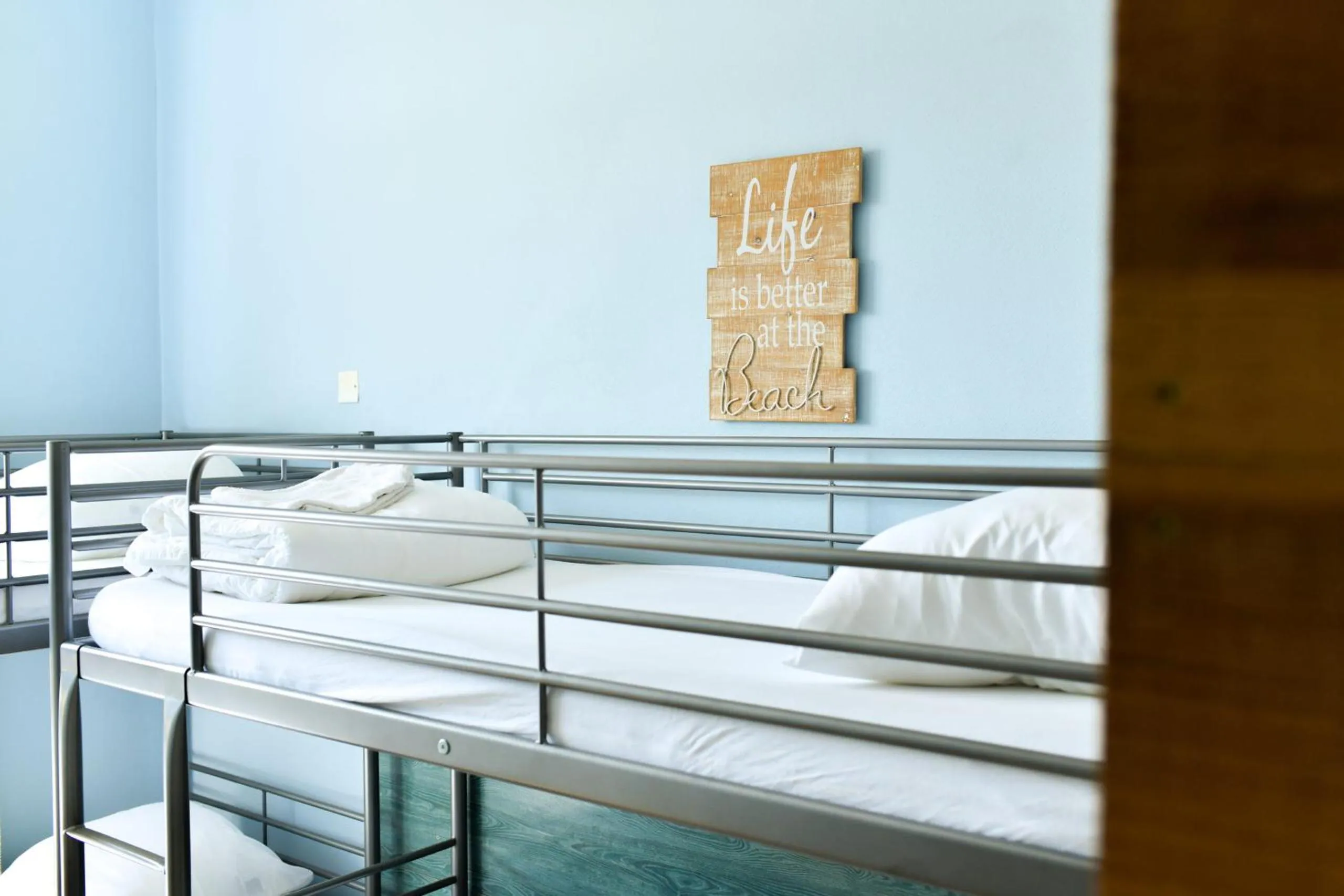 Bed in Single Fin Hotel & Lodge