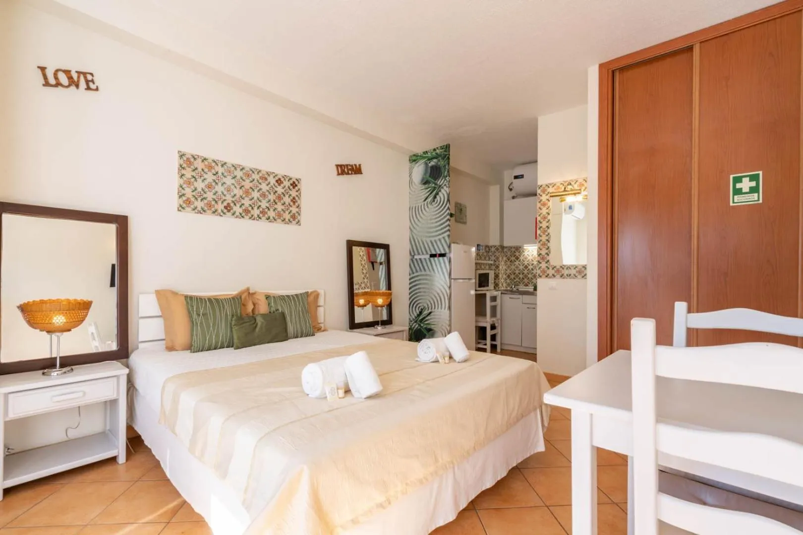 Bedroom, Bed in Bem Parece by Umbral