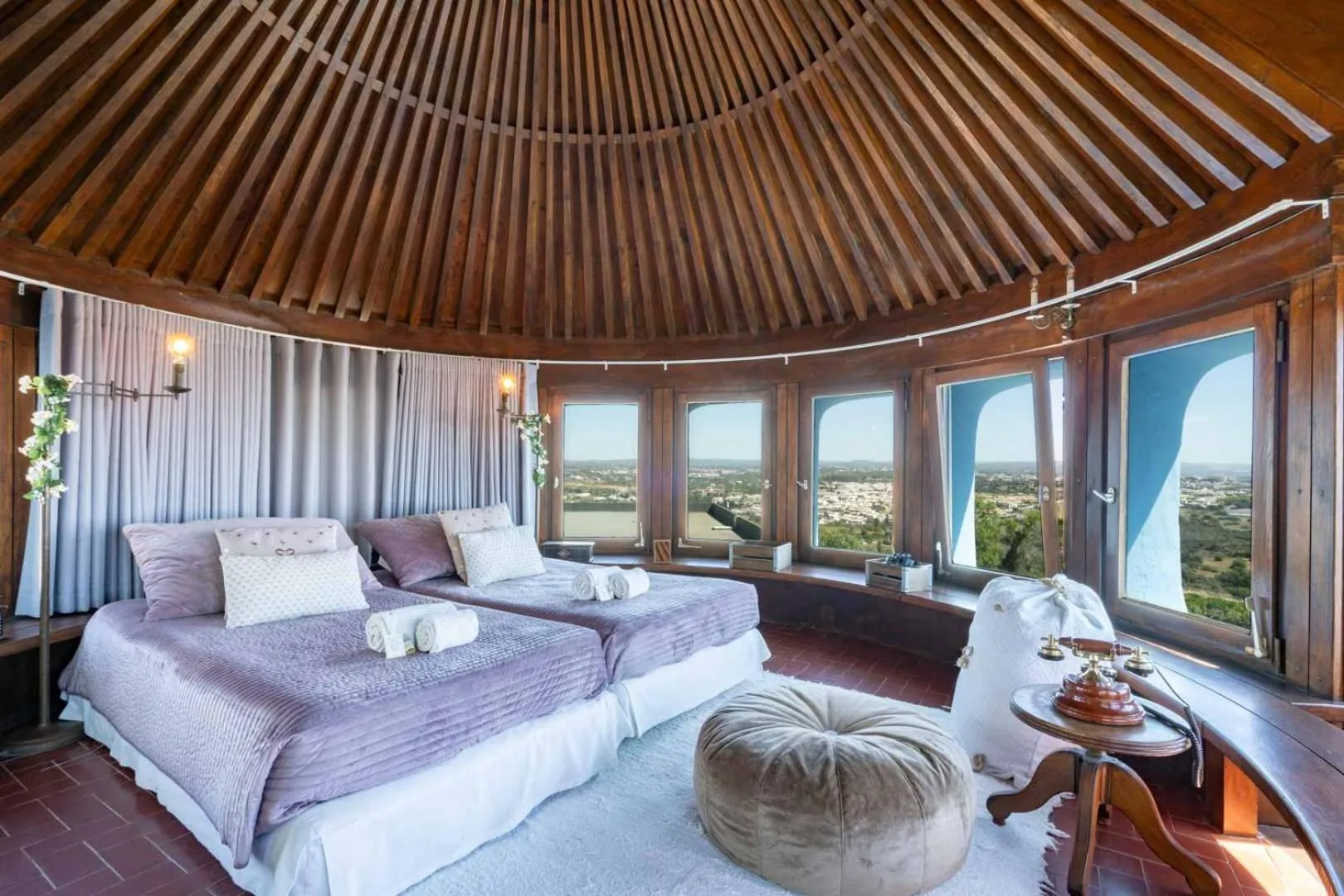 Bedroom, Bed in Bem Parece by Umbral