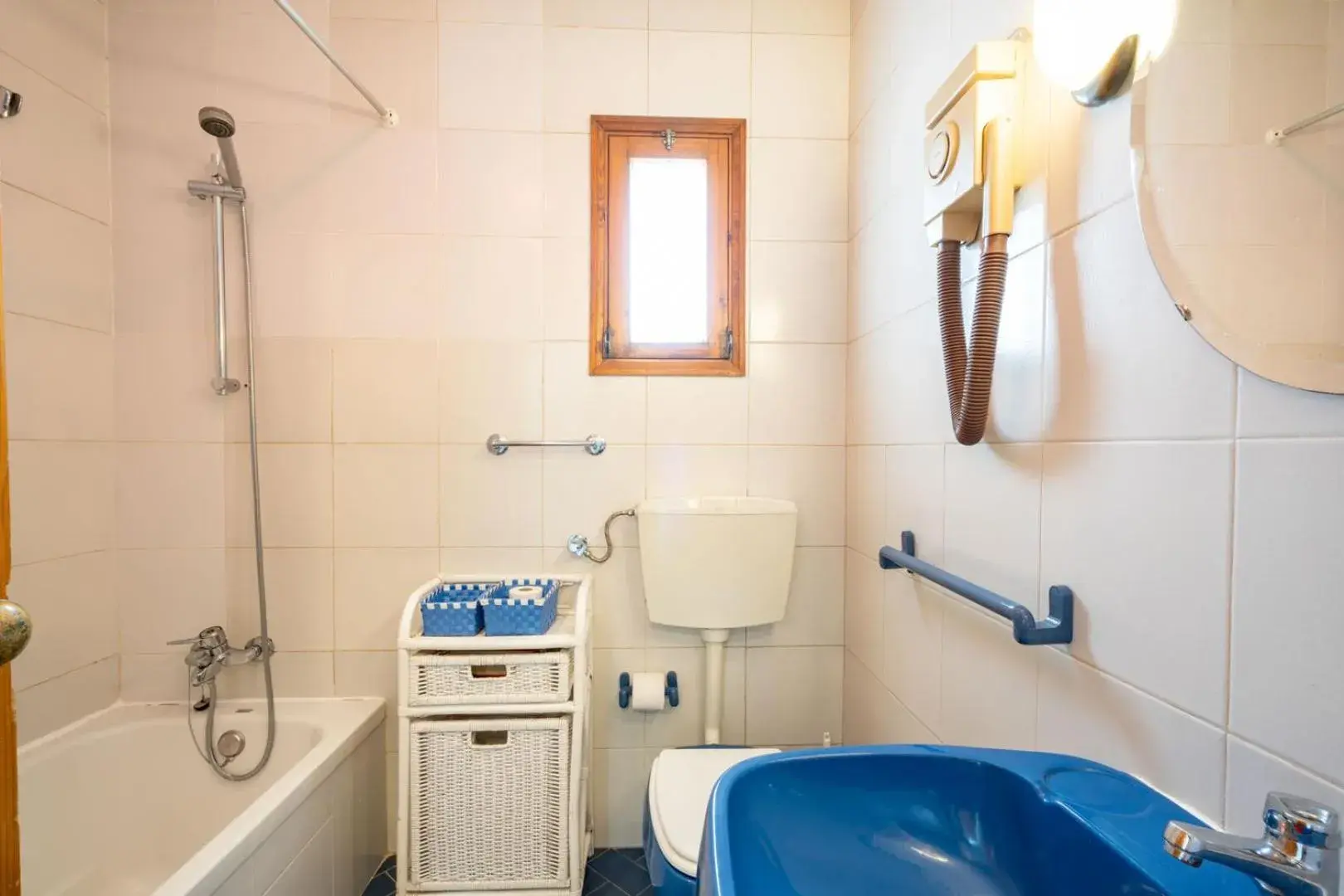 Three-Bedroom Villa in Bem Parece by Umbral Three-Bedroom Villa in Bem Parece by Umbral