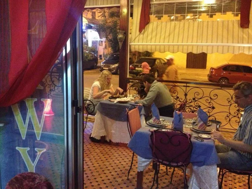 Restaurant/places to eat in Hôtel Tijani