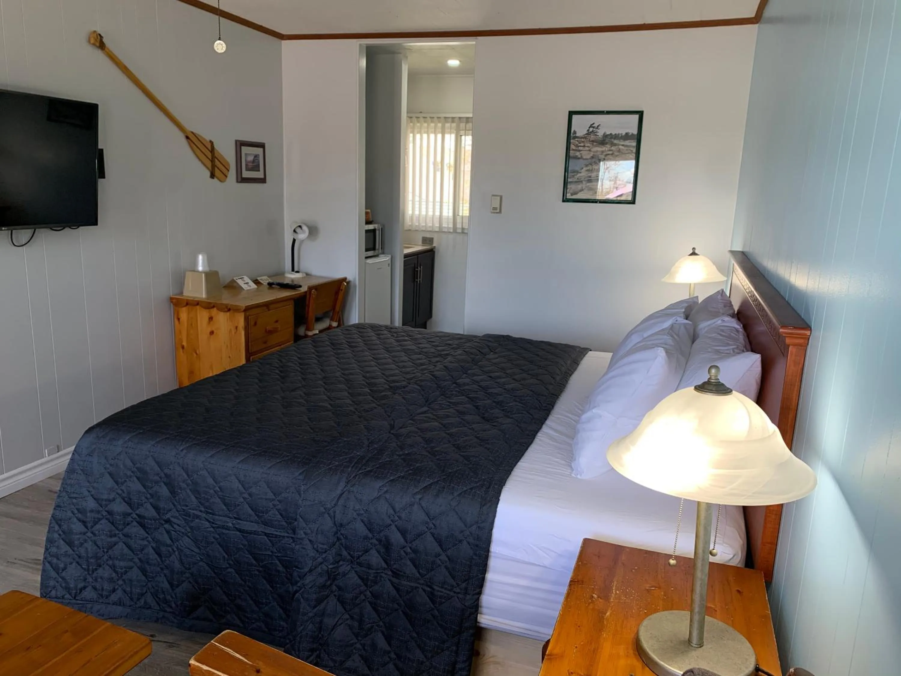 Bed in Town & Country Motel