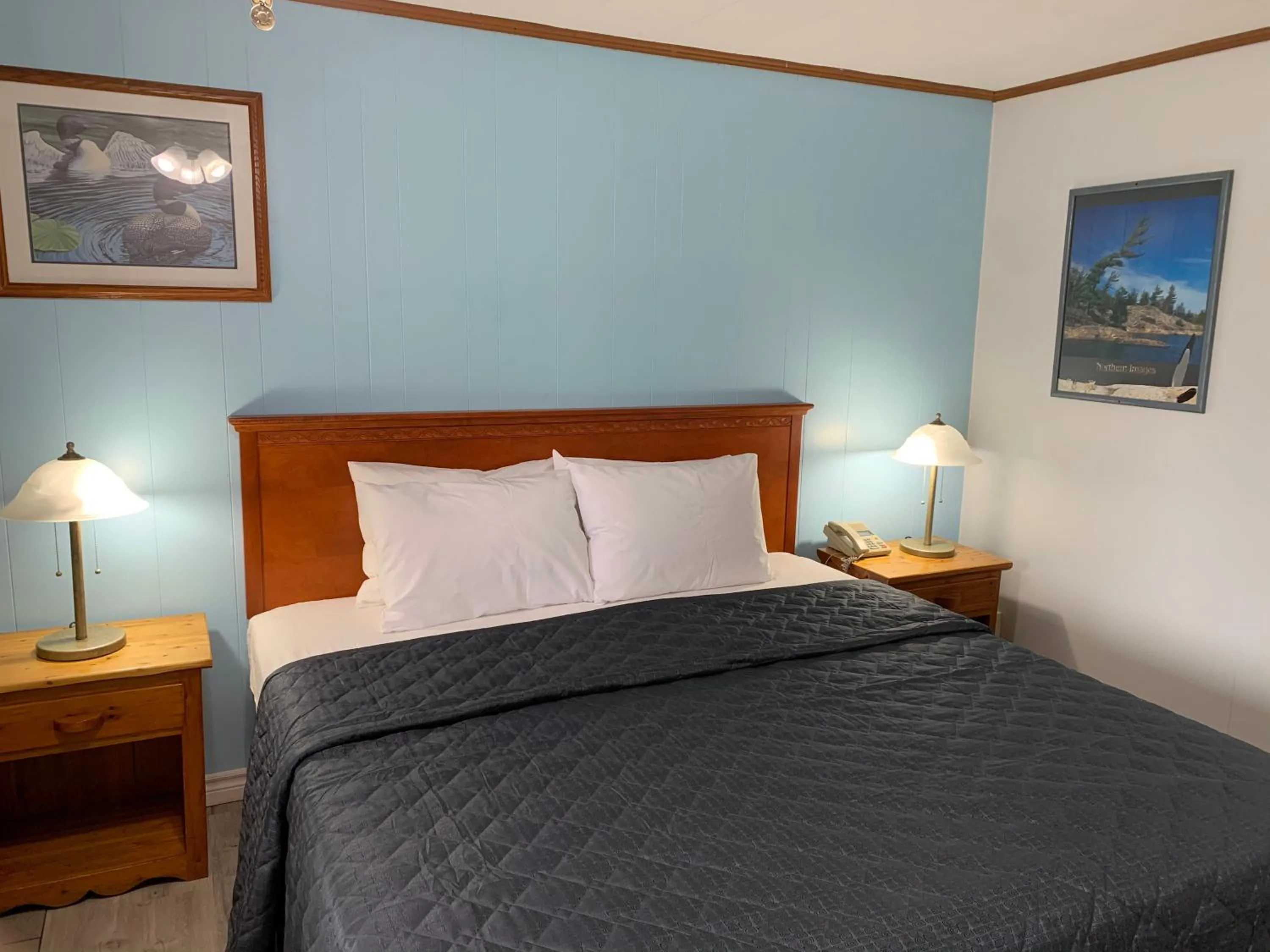 Bed in Town & Country Motel