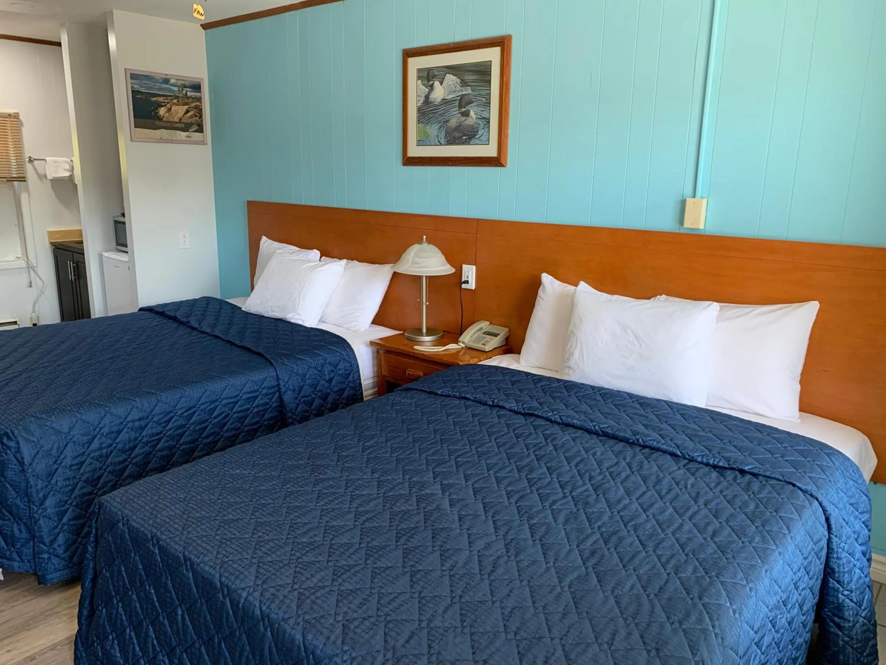 Bed in Town & Country Motel