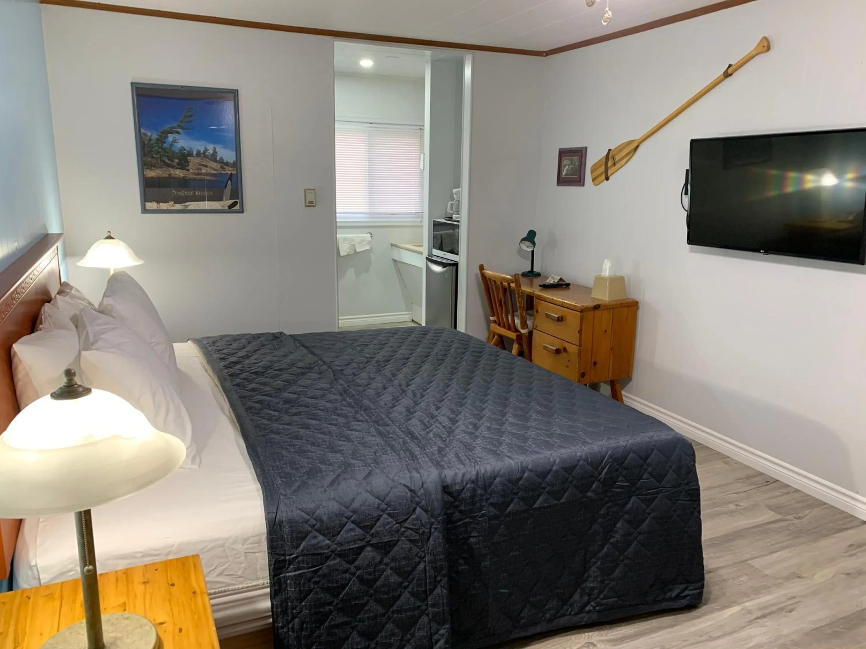 Bed in Town & Country Motel