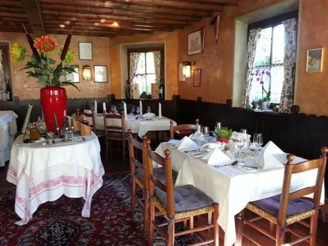 Restaurant/places to eat in Gasthof Hohlwegwirt