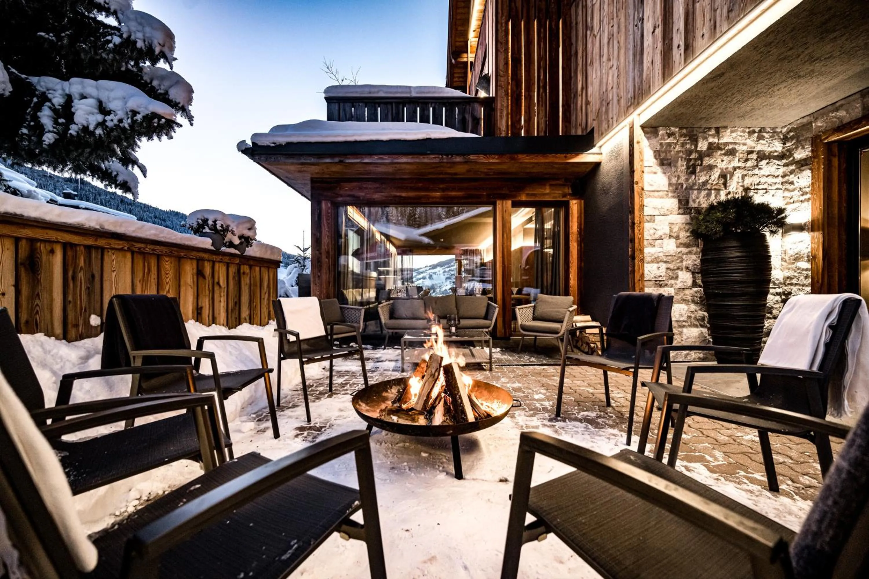 Lounge or bar in ALMMONTE SENSUM SUITES - Funky Living Hotel