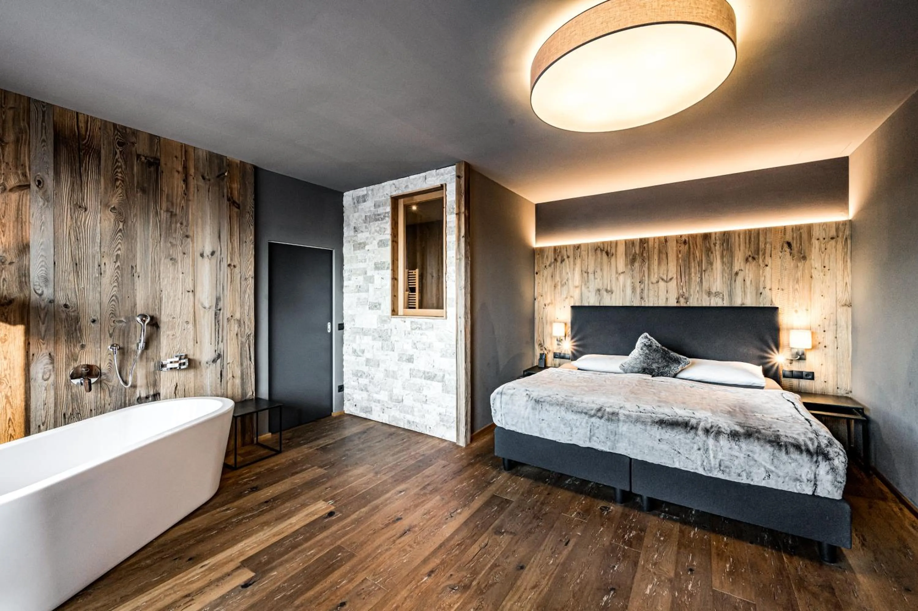 Photo of the whole room, Bed in ALMMONTE SENSUM SUITES - Funky Living Hotel