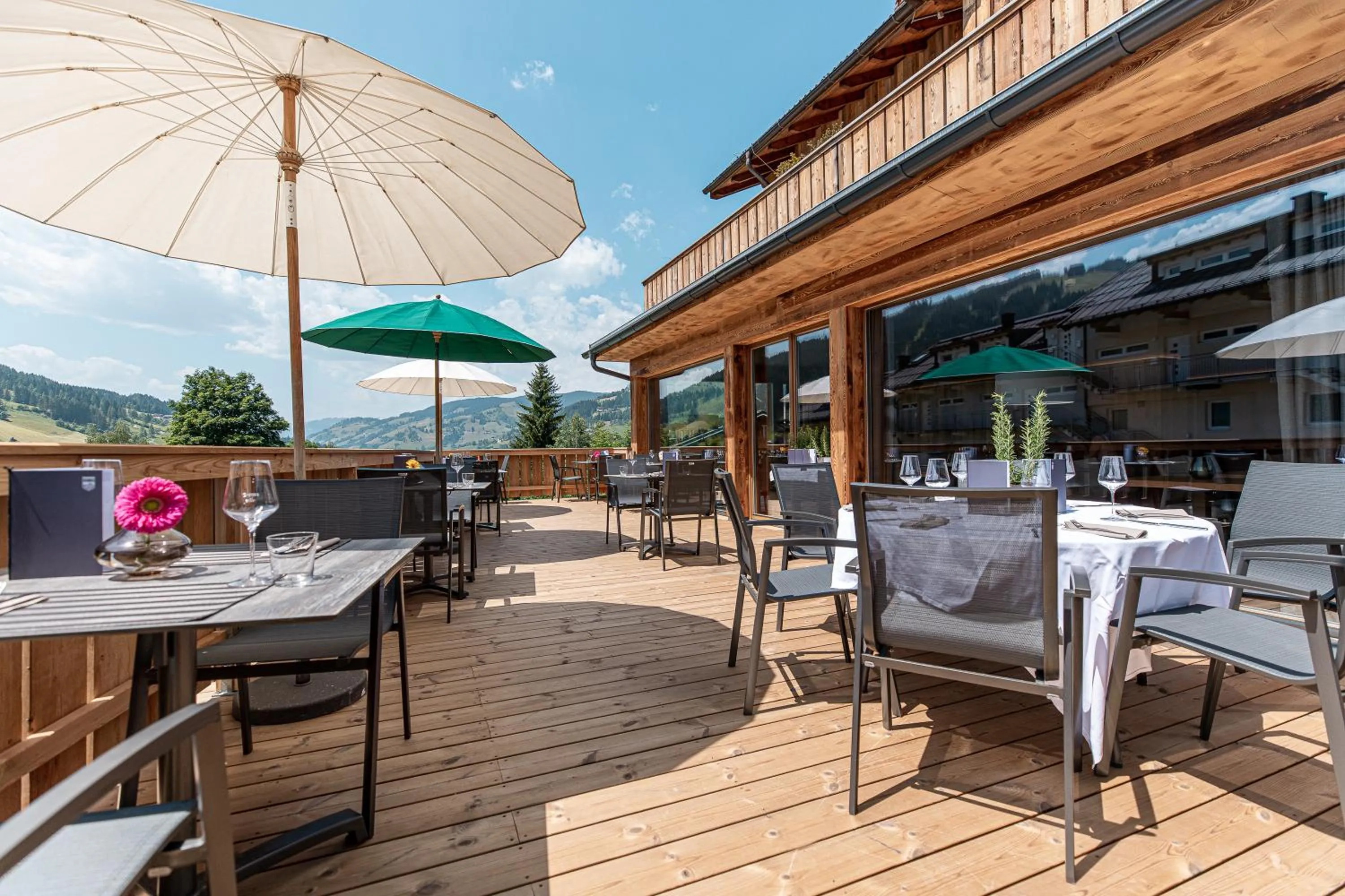 Restaurant/places to eat in ALMMONTE SENSUM SUITES - Funky Living Hotel