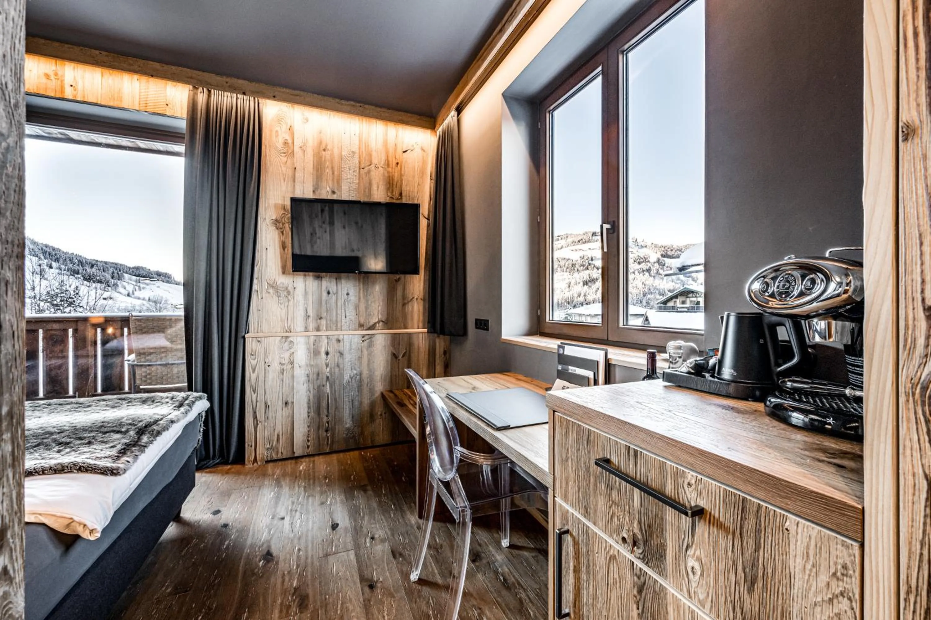 Photo of the whole room in ALMMONTE SENSUM SUITES - Funky Living Hotel