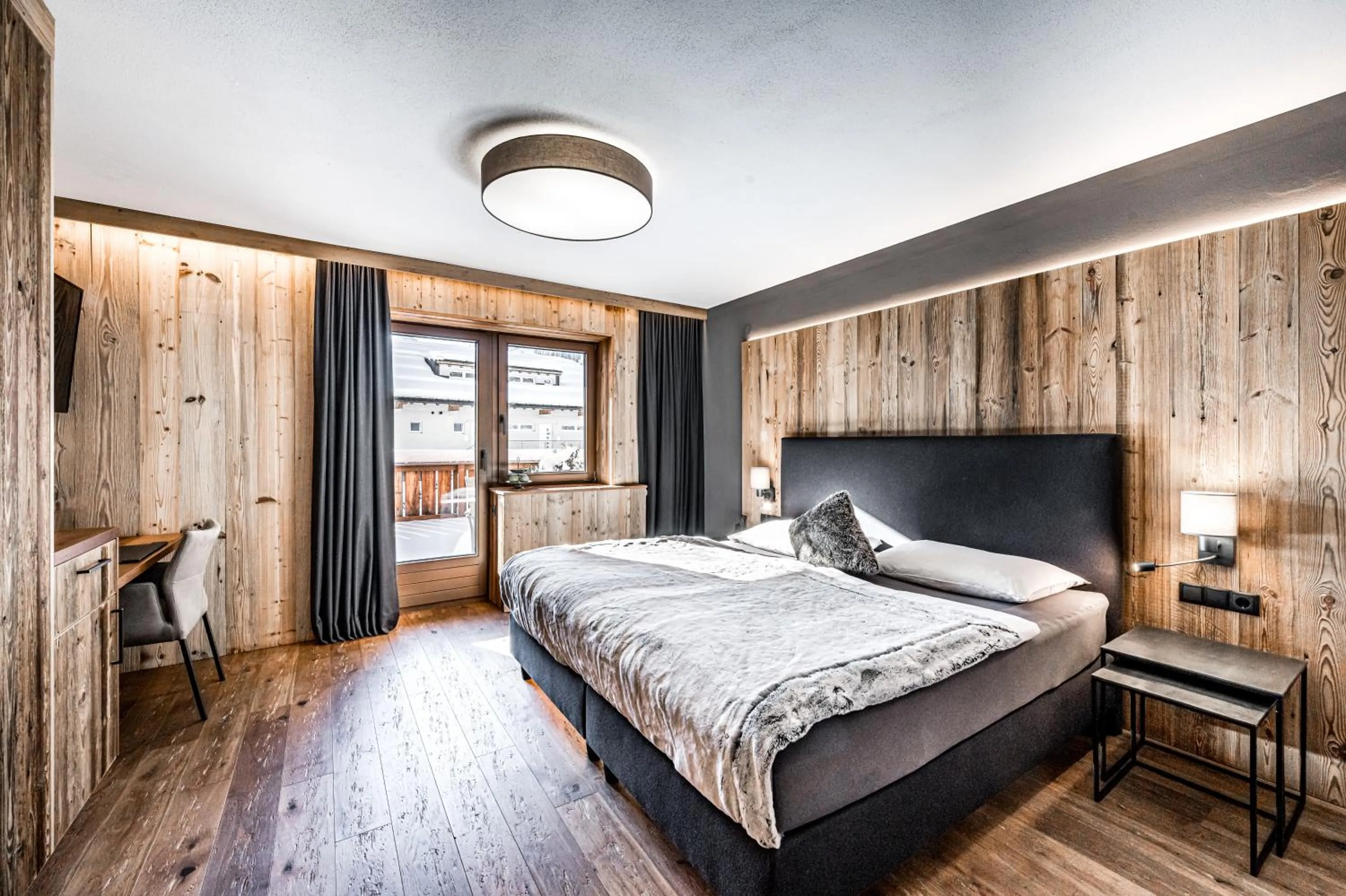 Photo of the whole room, Bed in ALMMONTE SENSUM SUITES - Funky Living Hotel