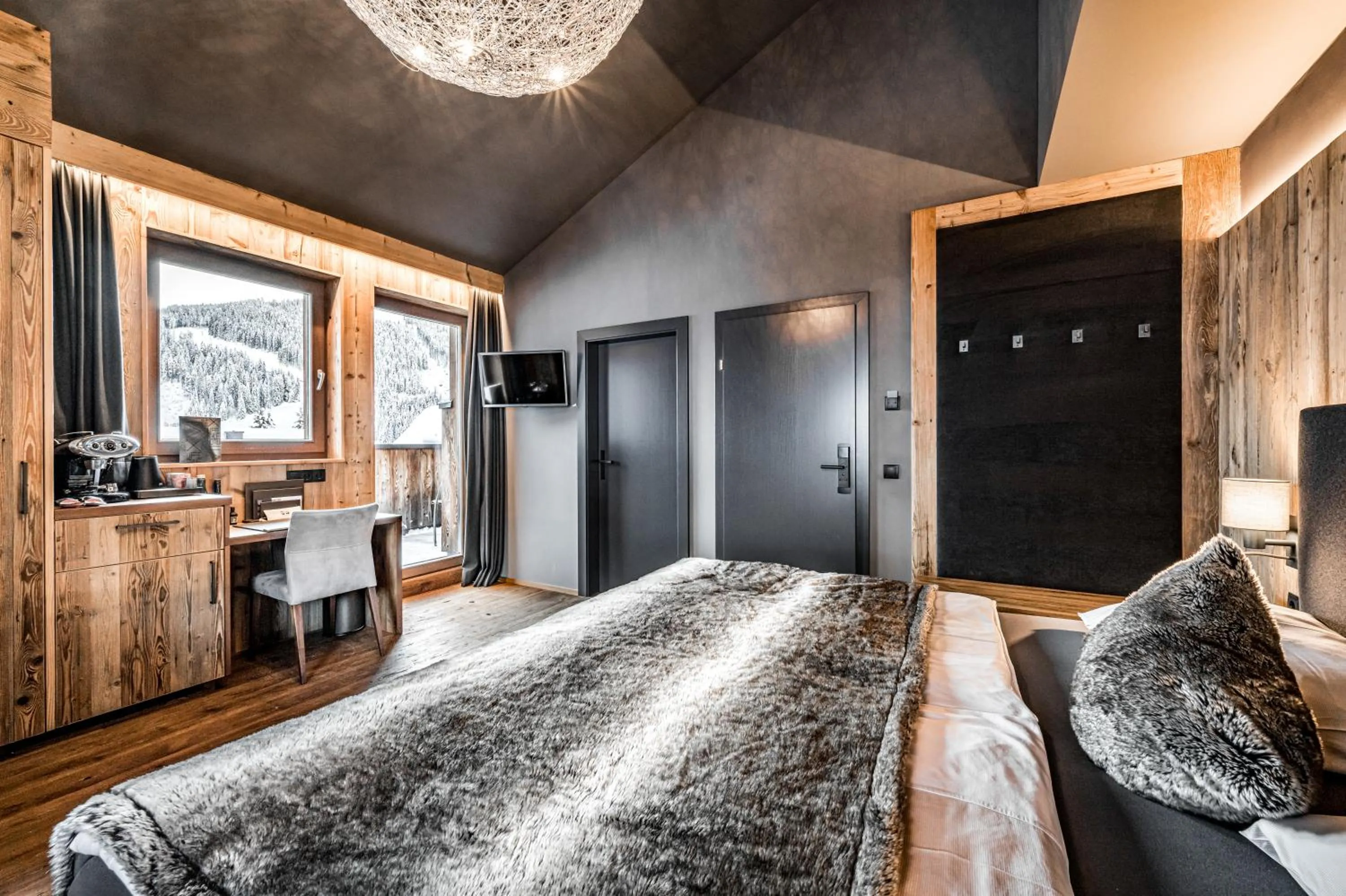 Photo of the whole room, Bed in ALMMONTE SENSUM SUITES - Funky Living Hotel