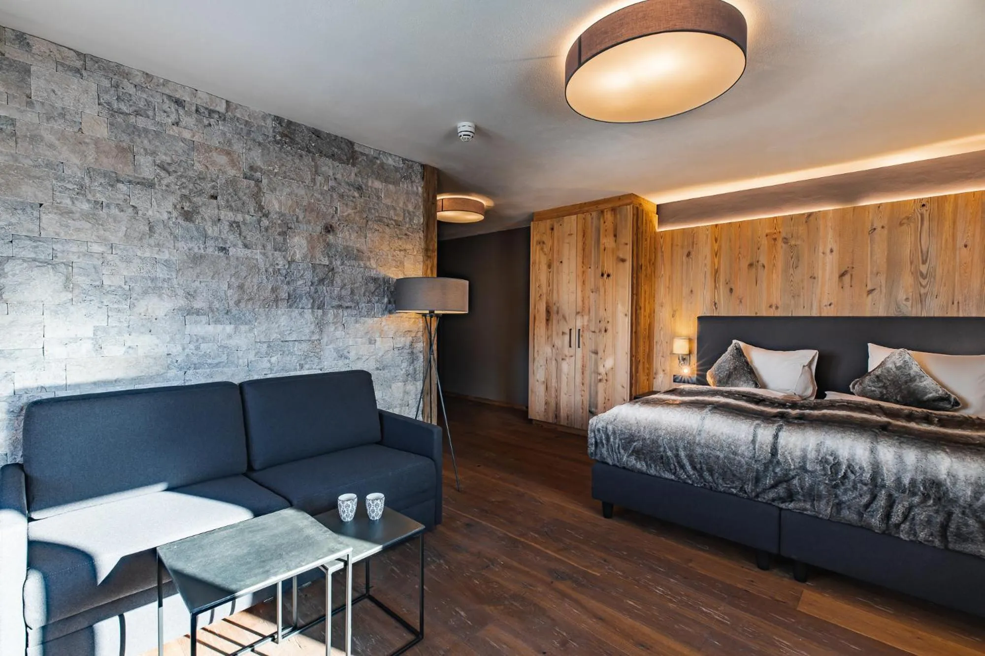 Photo of the whole room, Bed in ALMMONTE SENSUM SUITES - Funky Living Hotel