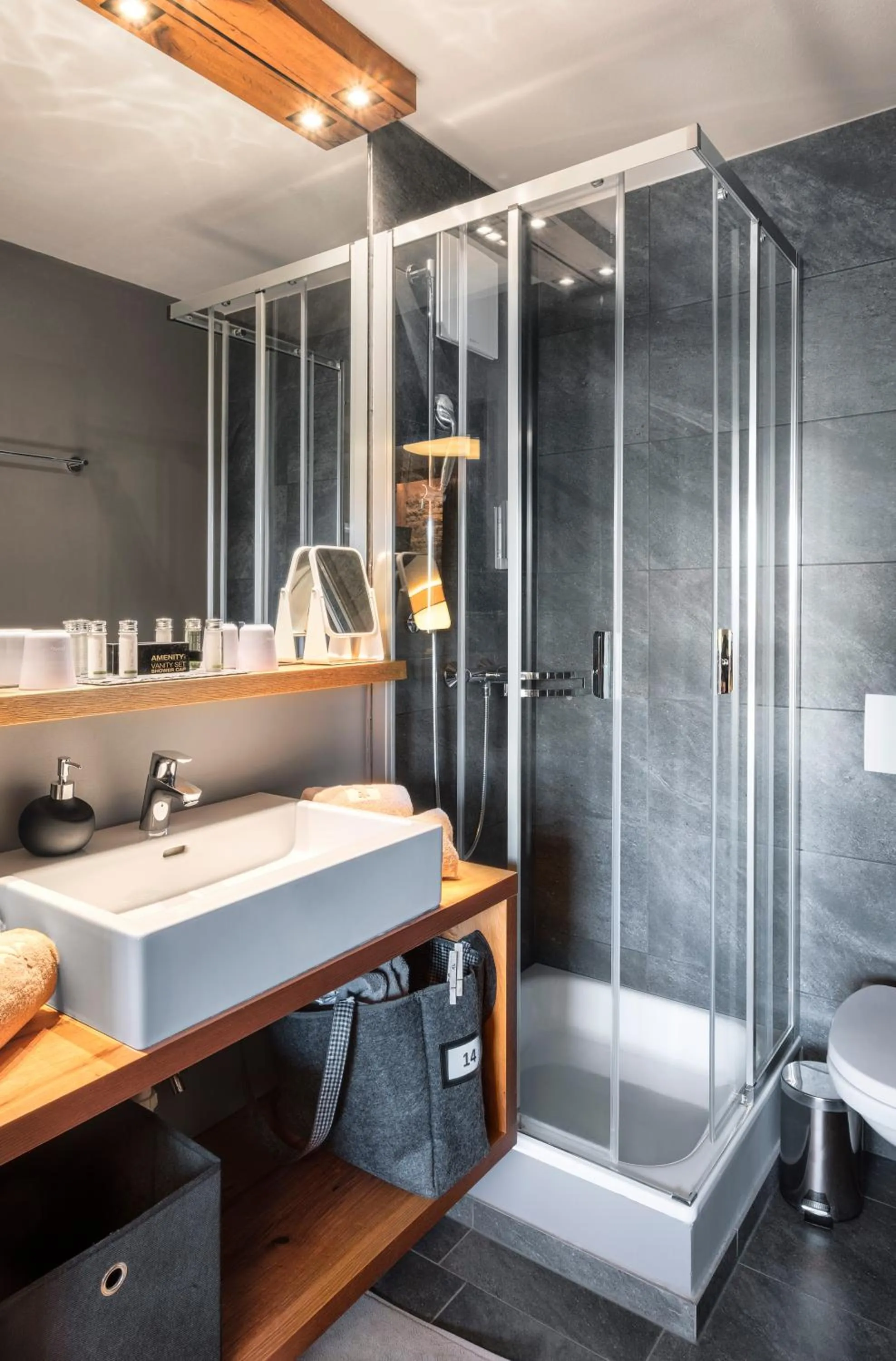 Shower in ALMMONTE SENSUM SUITES - Funky Living Hotel