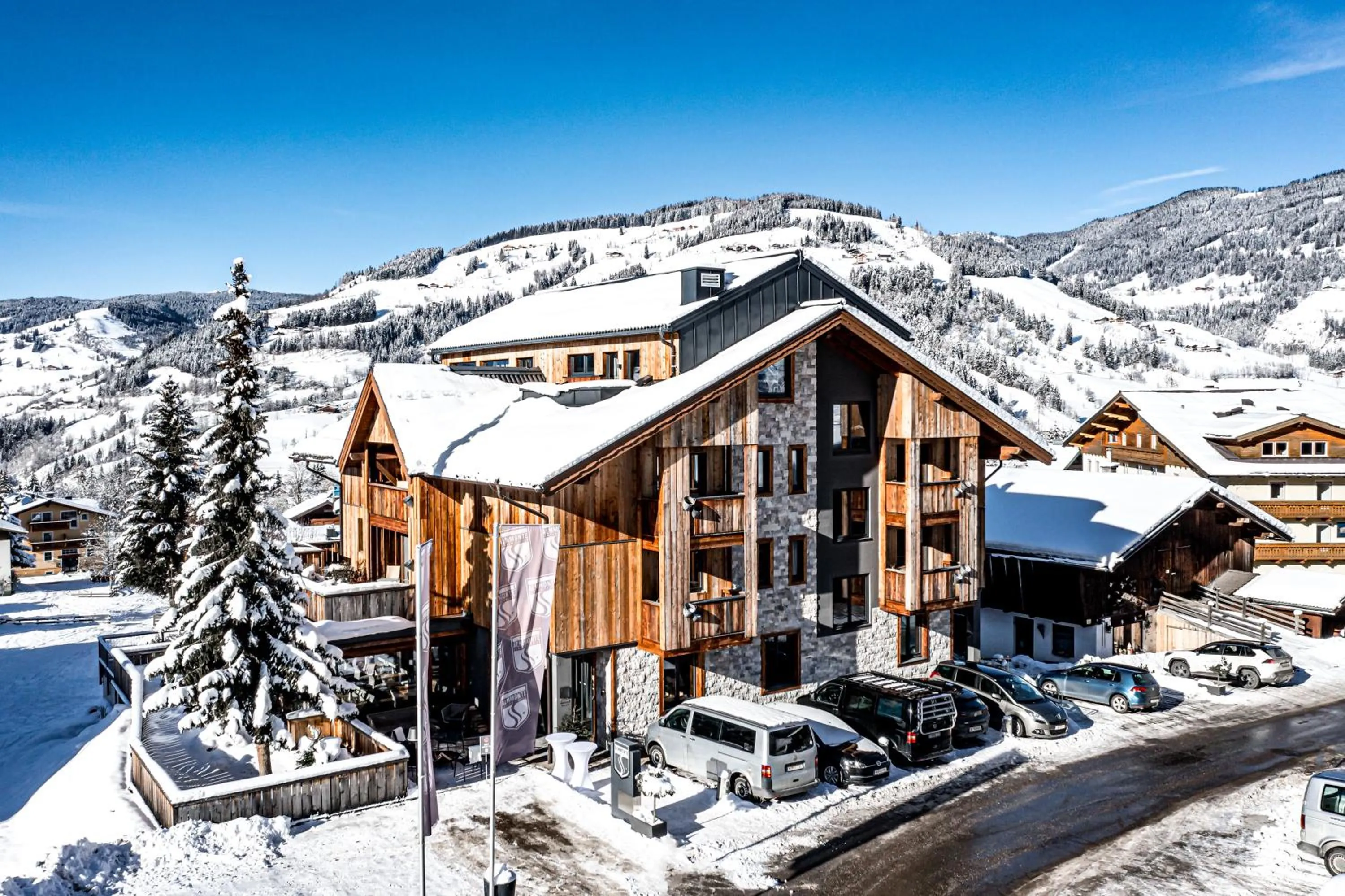 Property building in ALMMONTE SENSUM SUITES - Funky Living Hotel