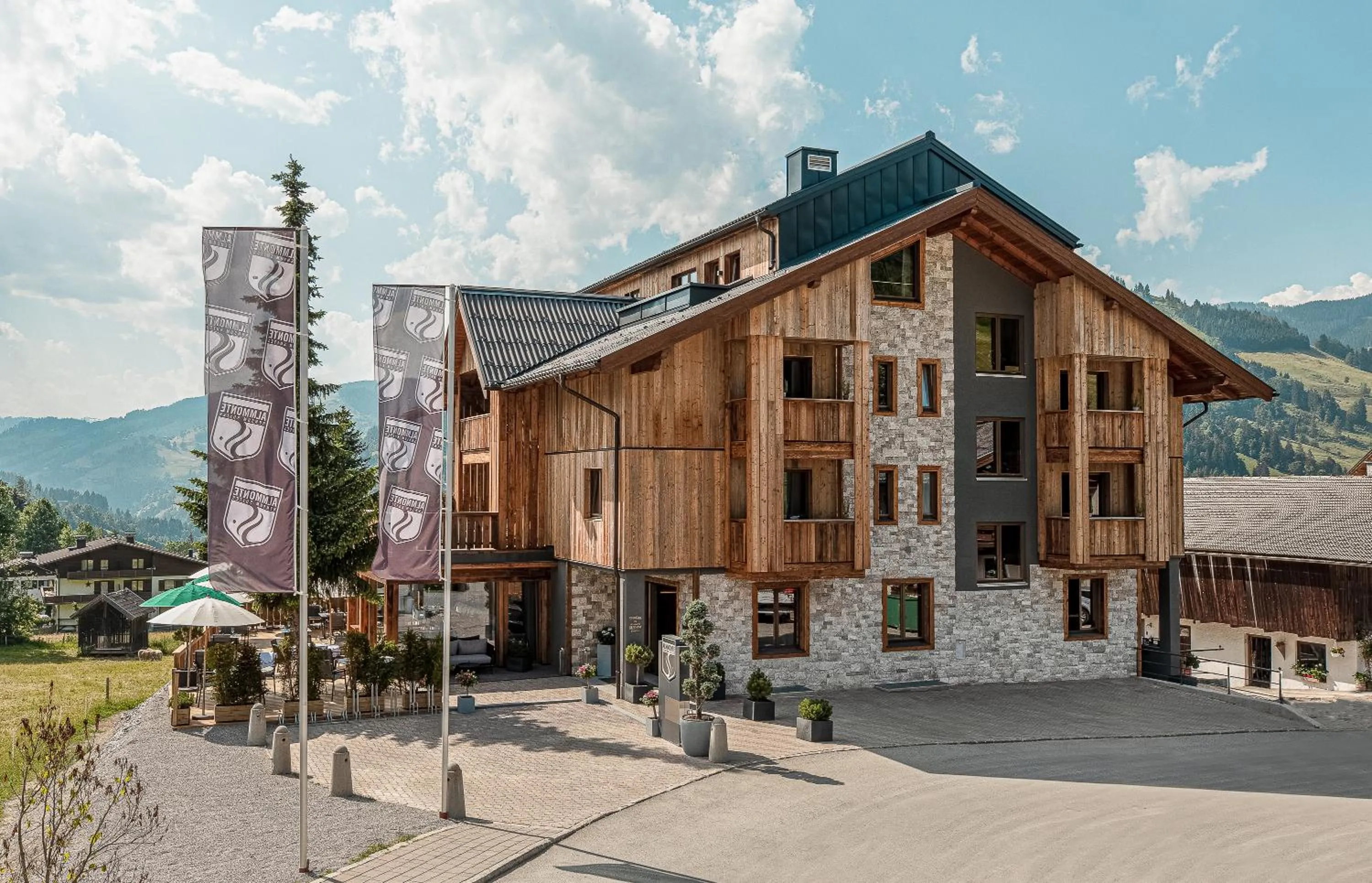 Property building in ALMMONTE SENSUM SUITES - Funky Living Hotel