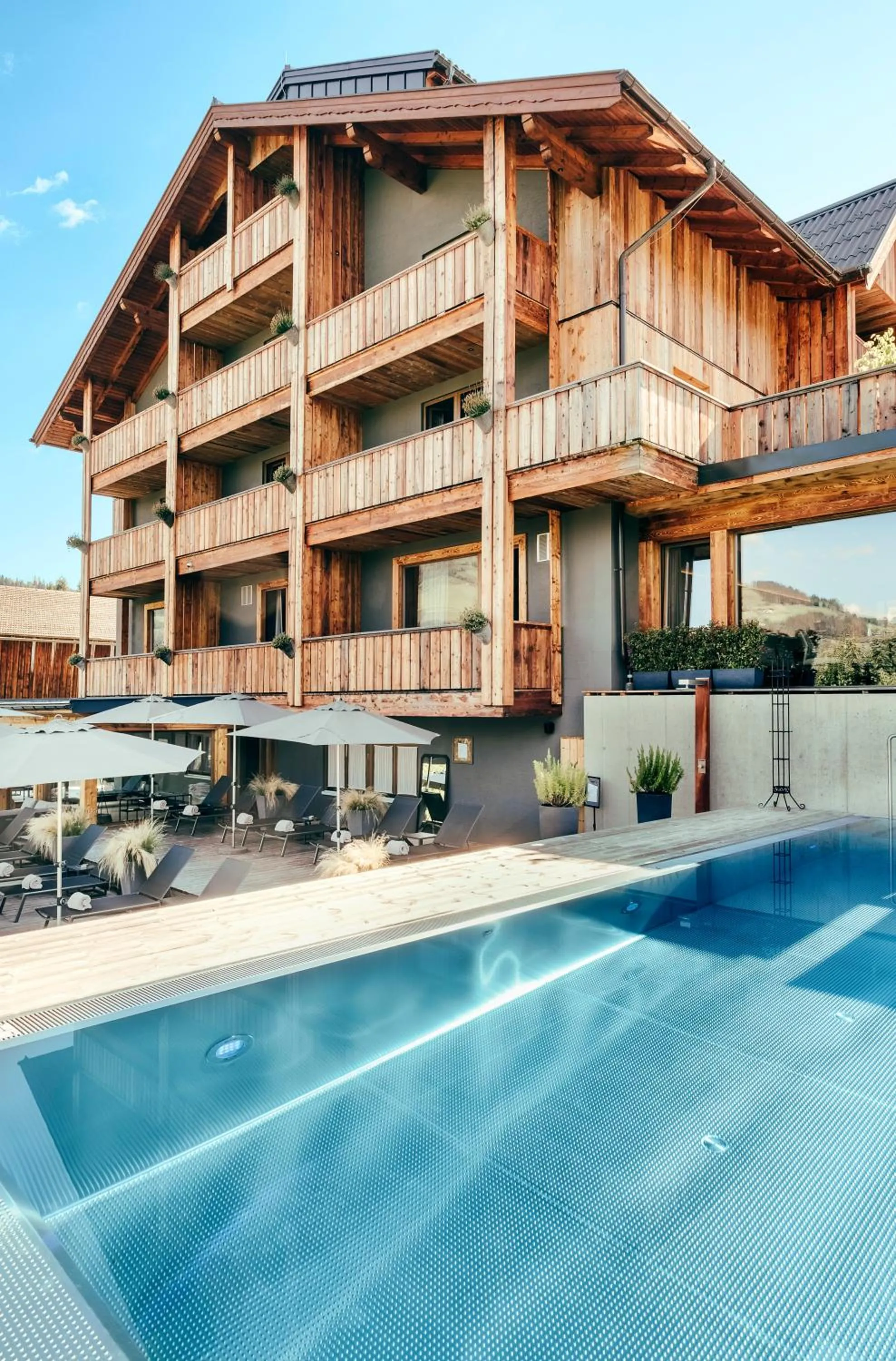 Property building in ALMMONTE SENSUM SUITES - Funky Living Hotel