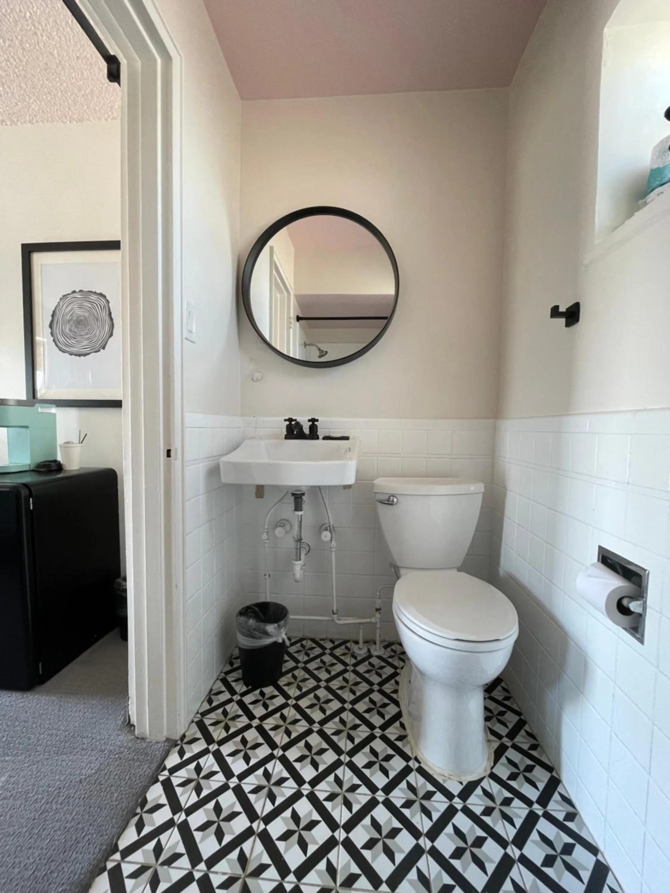 Toilet in Rainbow Motel