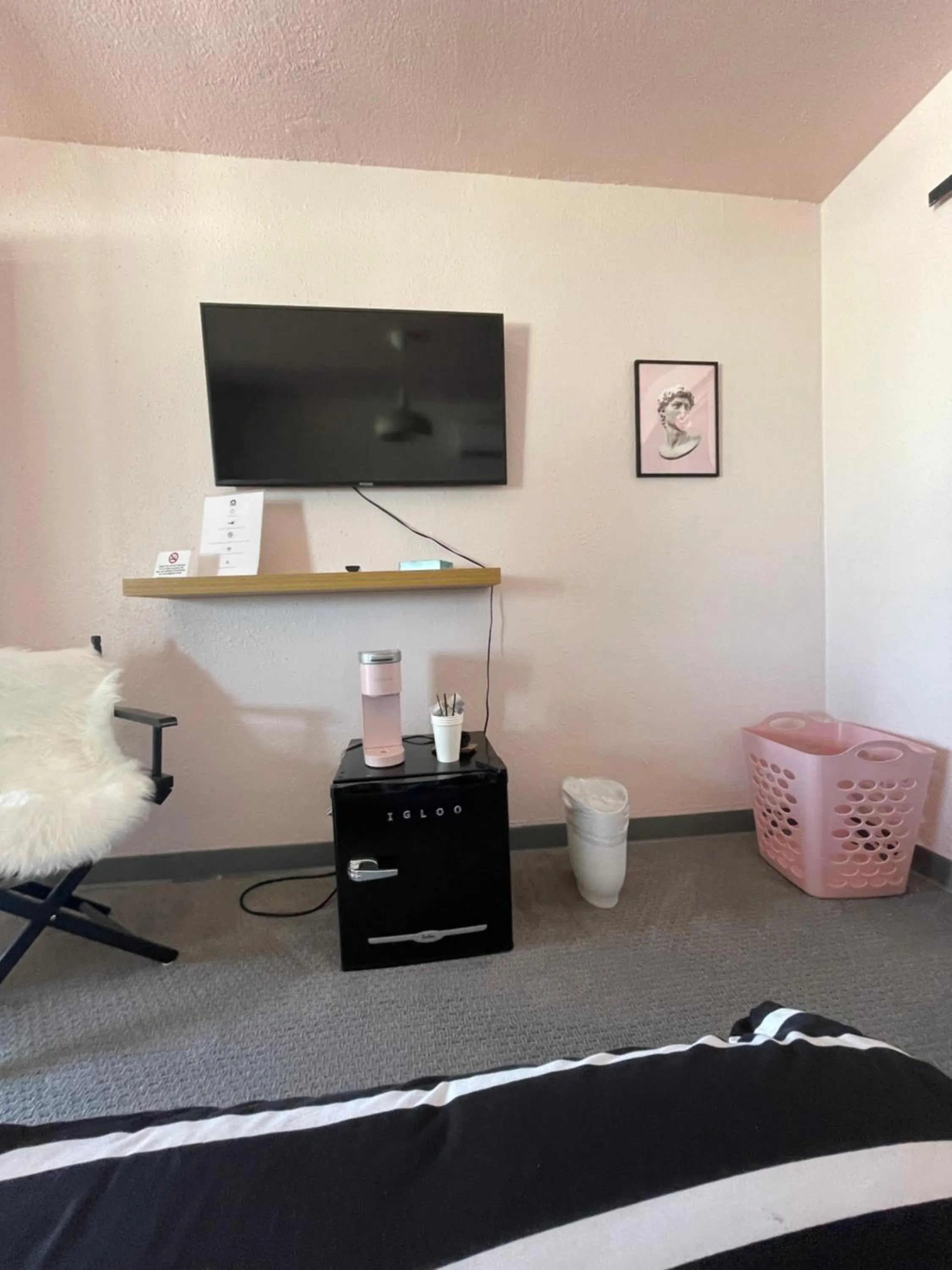 TV and multimedia in Rainbow Motel