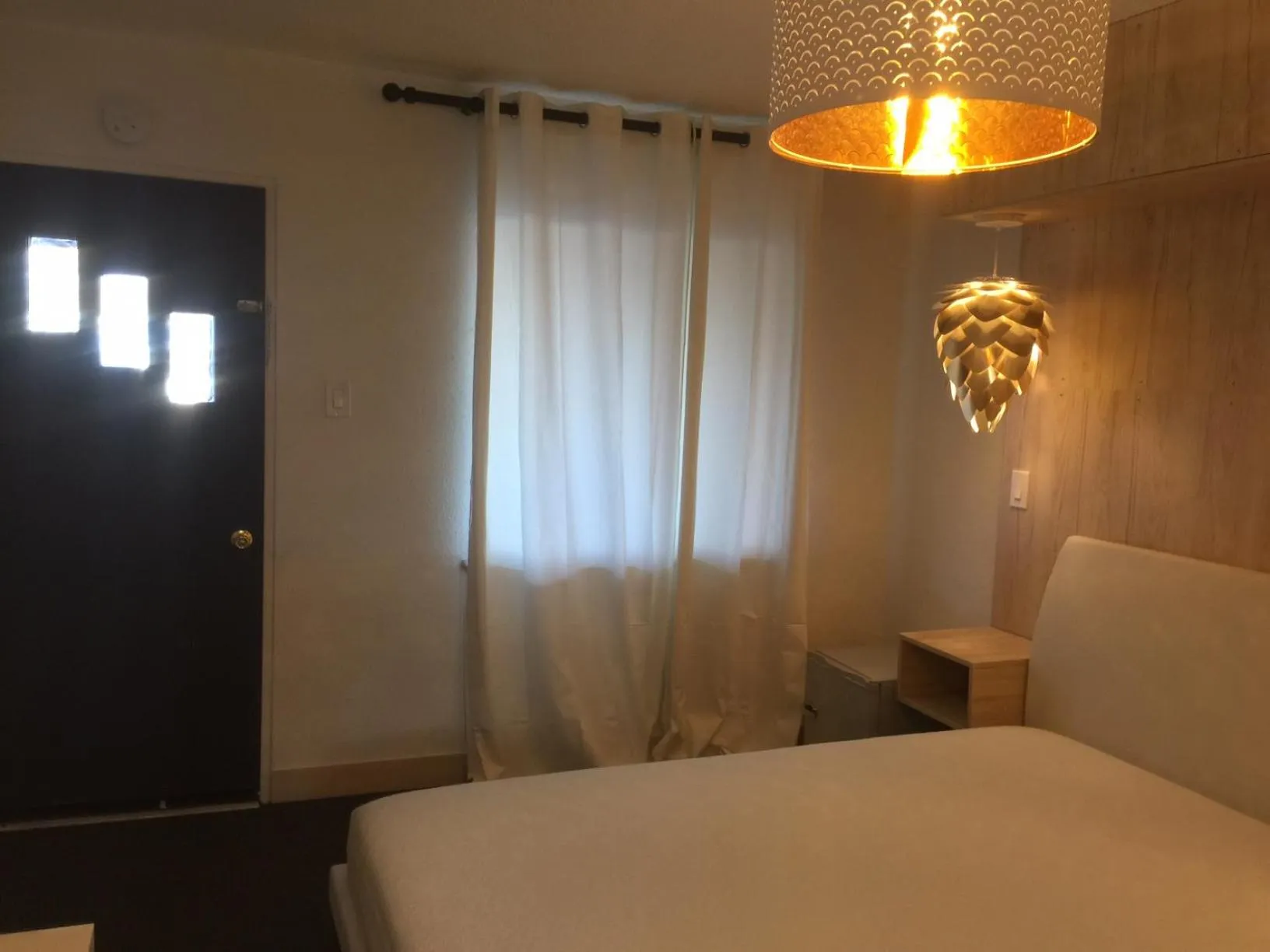 Bed in Rainbow Motel