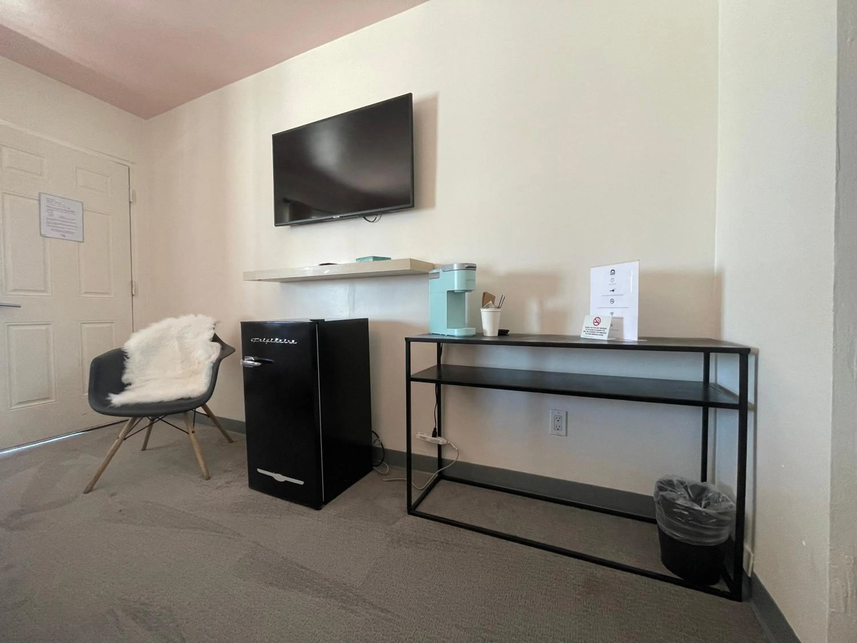 TV and multimedia in Rainbow Motel