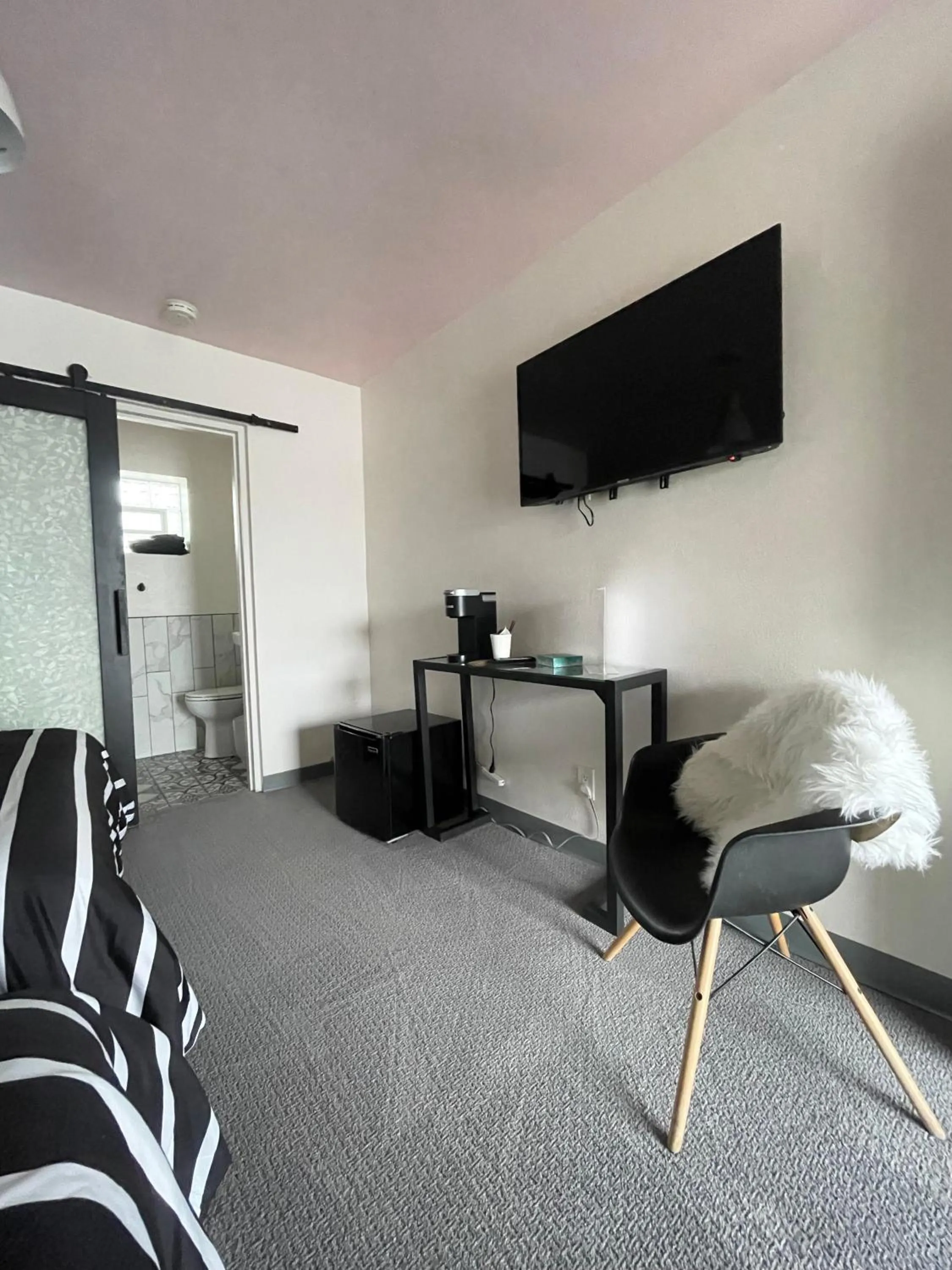 Bed in Rainbow Motel