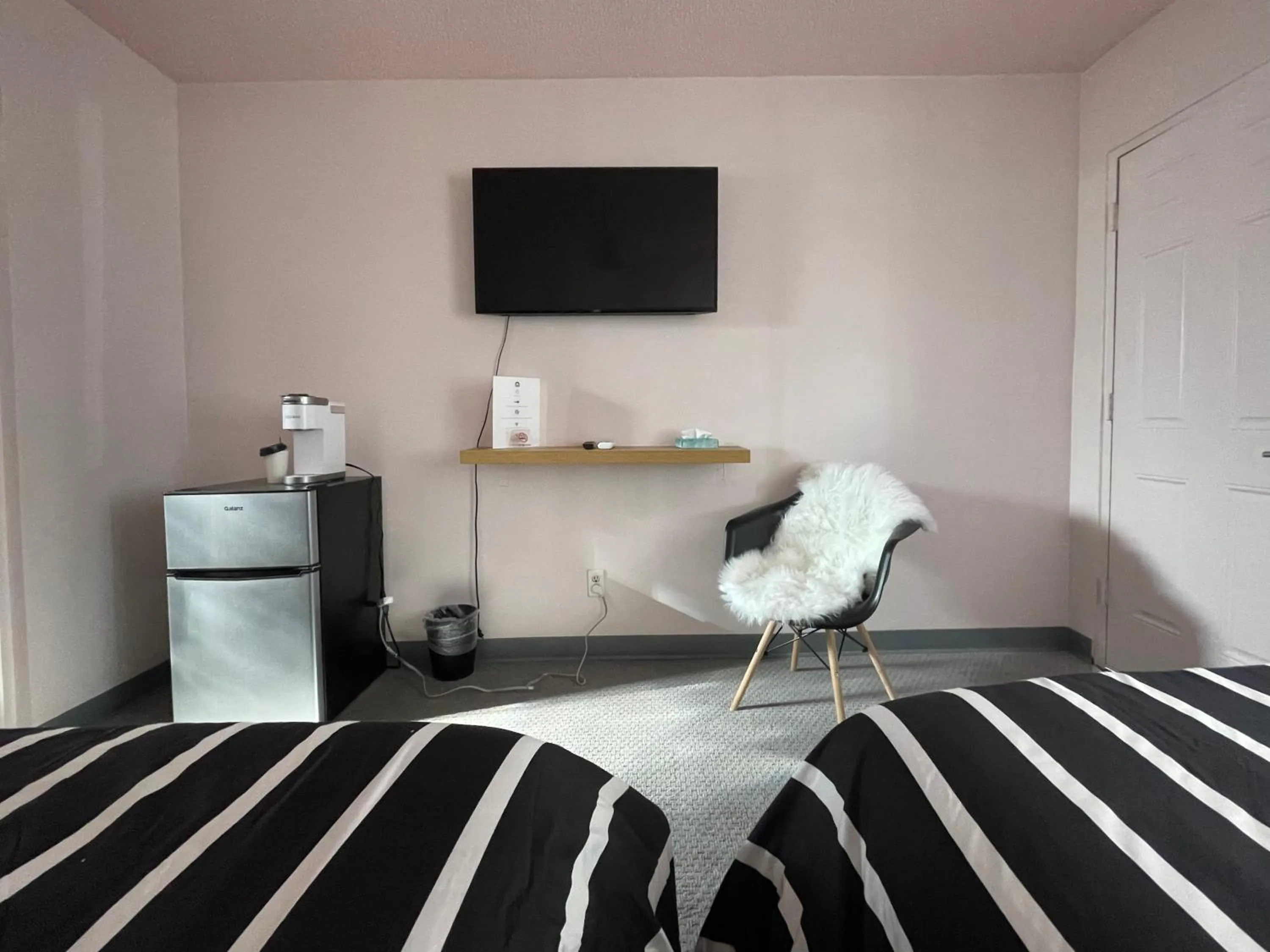 Bed in Rainbow Motel