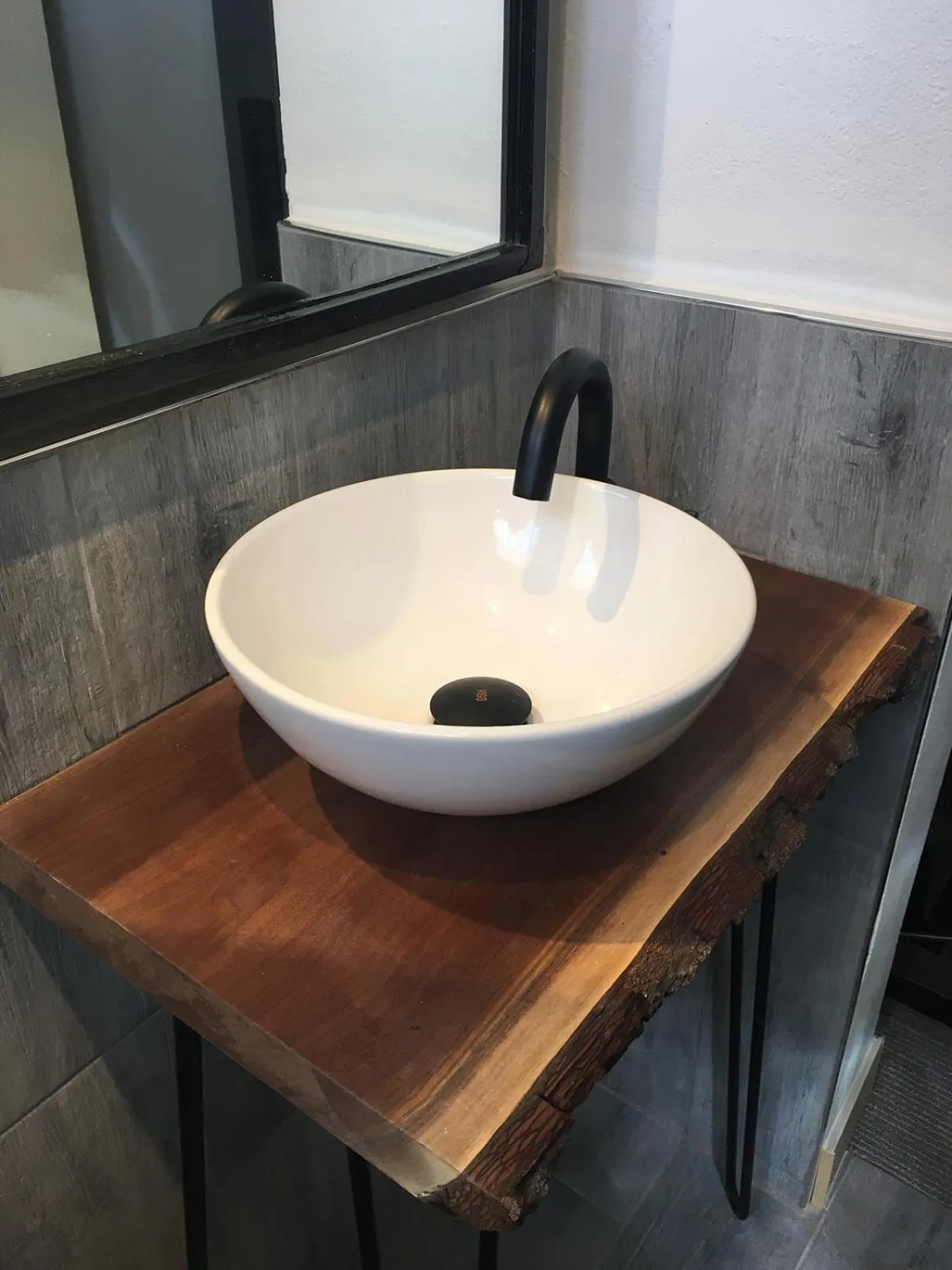 Bathroom in Rainbow Motel