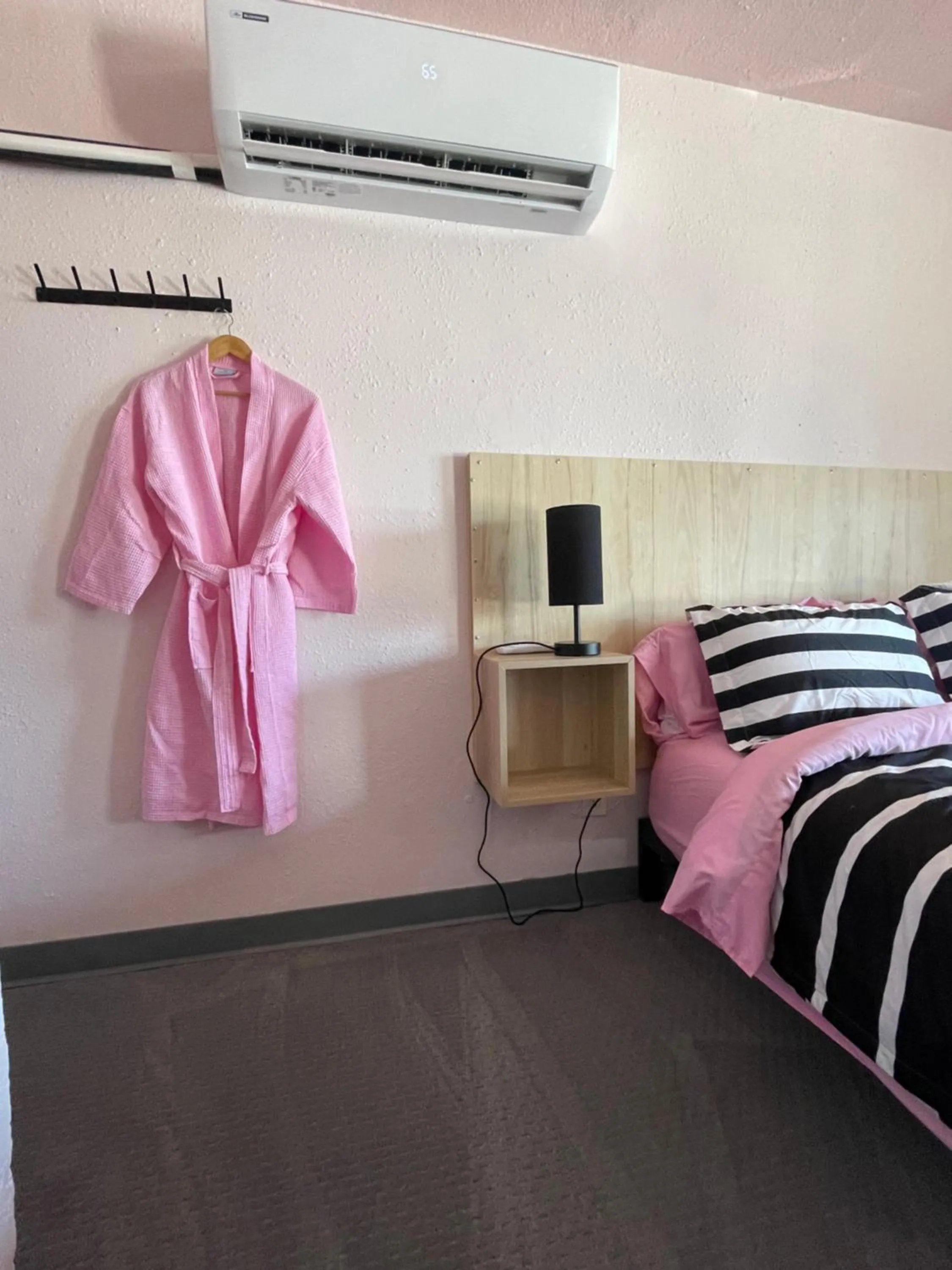 Bedroom in Rainbow Motel