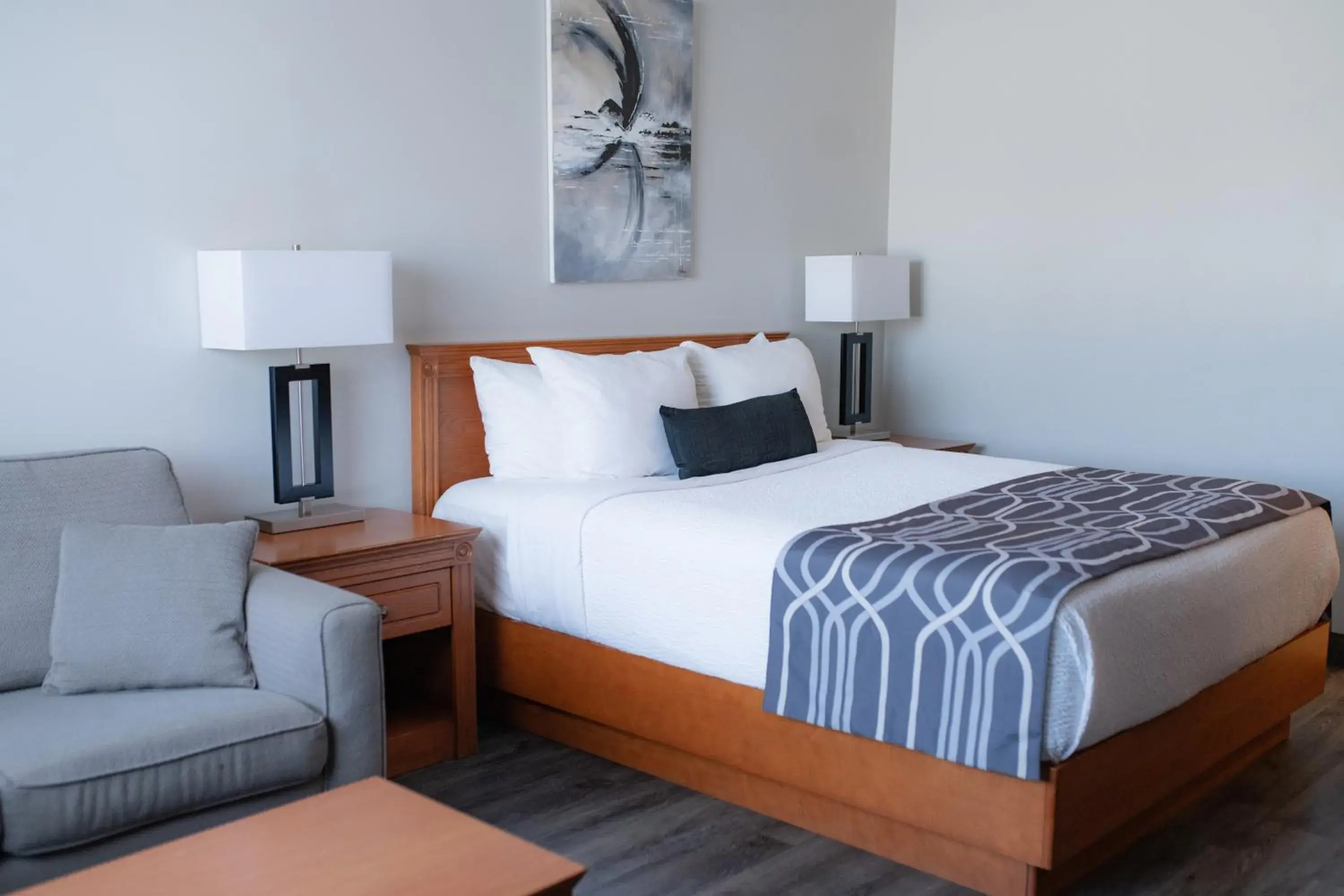 Superior Queen Room - single occupancy in Hôtel Le Voyageur Superior Queen Room - single occupancy in Hôtel Le Voyageur