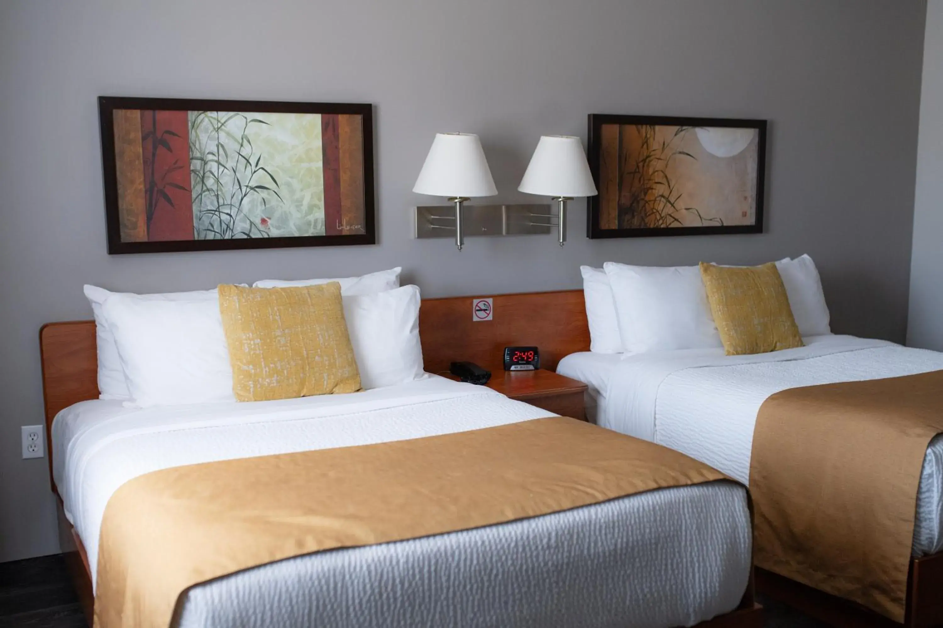 Double Room with Two Double Beds - single occupancy in Hôtel Le Voyageur Double Room with Two Double Beds - single occupancy in Hôtel Le Voyageur