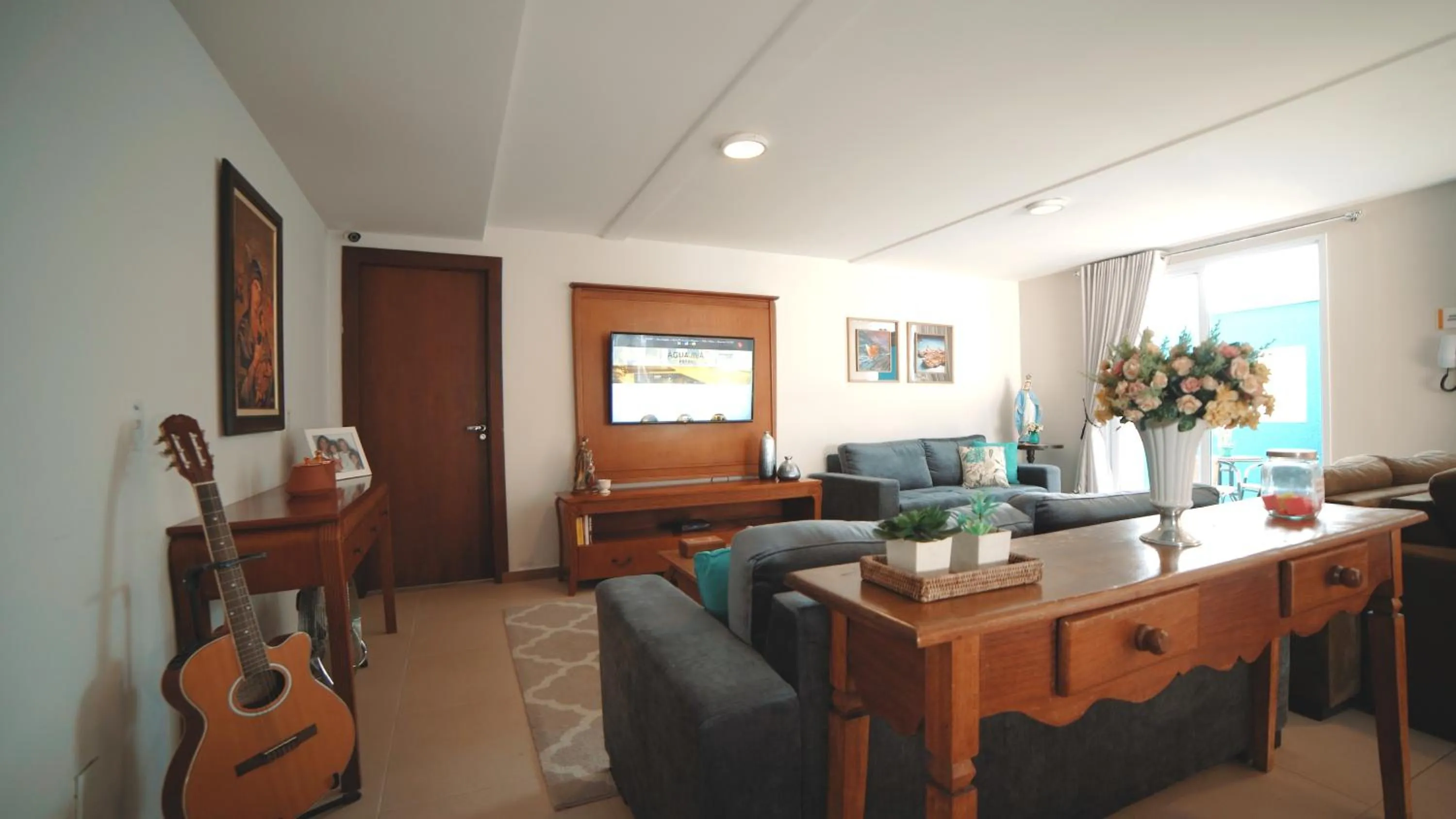 Communal lounge/ TV room in Hotel Água Viva - Cachoeira Paulista - SP - Próximo a Canção Nova