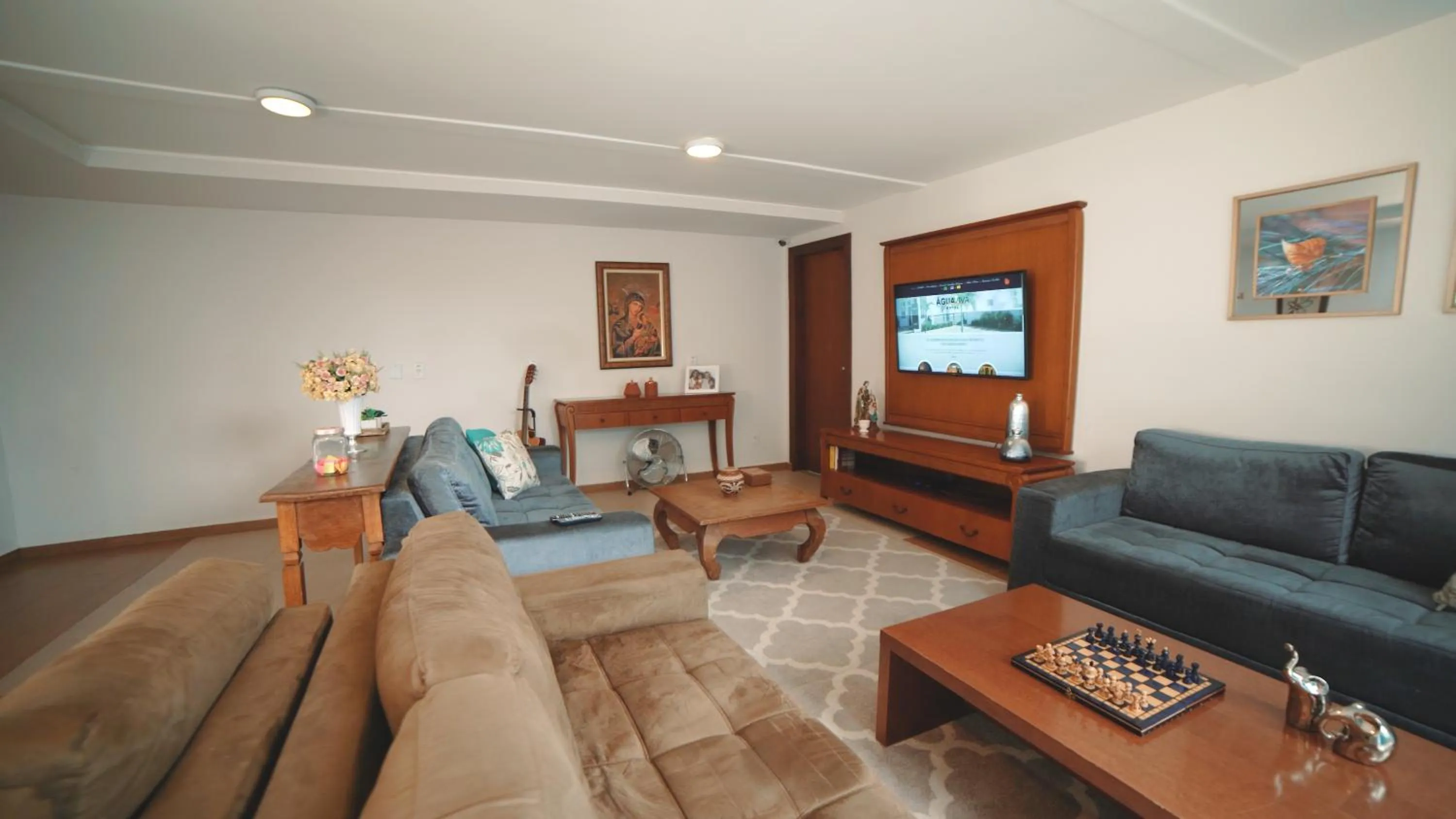 Communal lounge/ TV room in Hotel Água Viva - Cachoeira Paulista - SP - Próximo a Canção Nova
