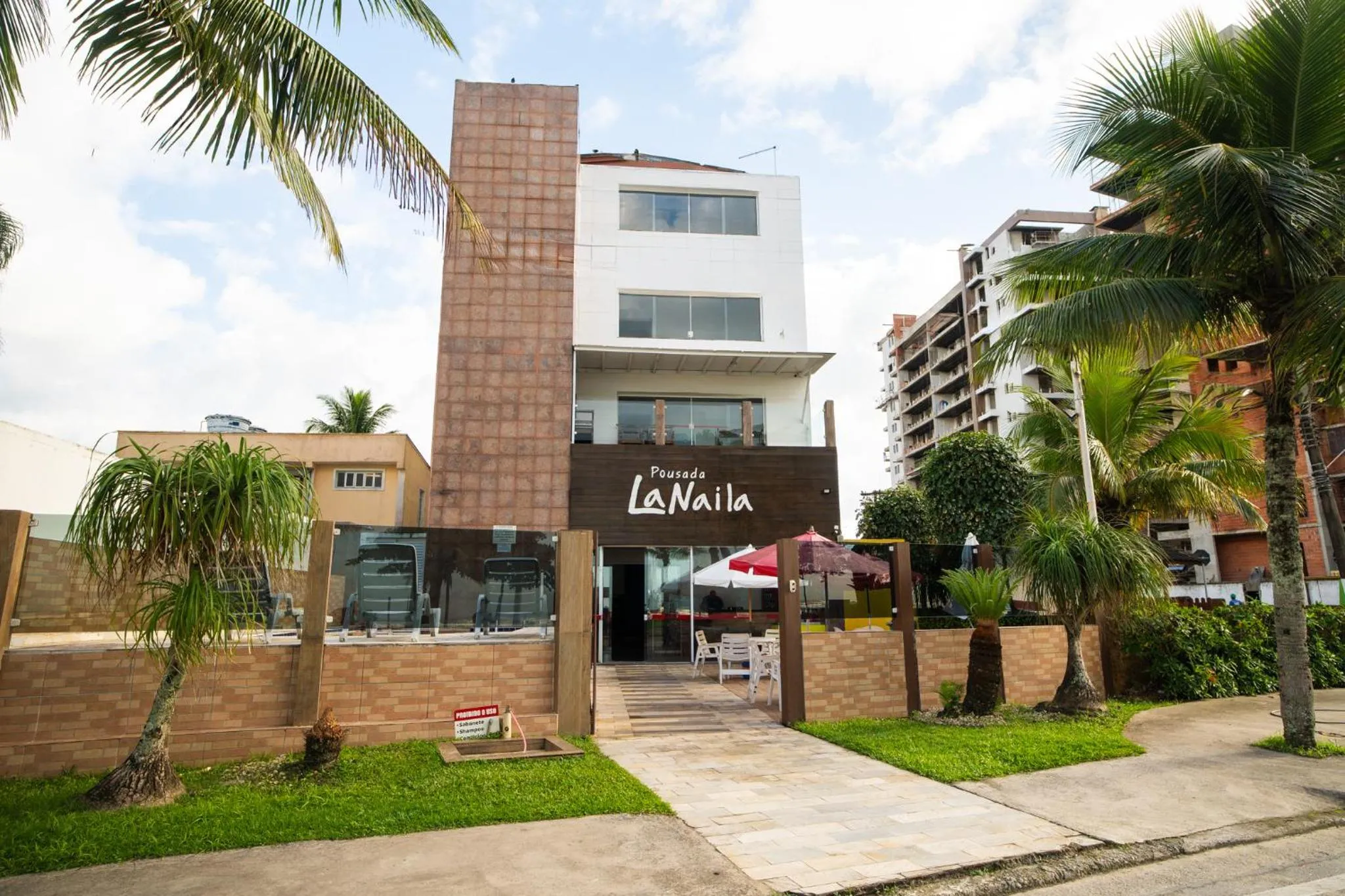 Property building in Pousada La Naila