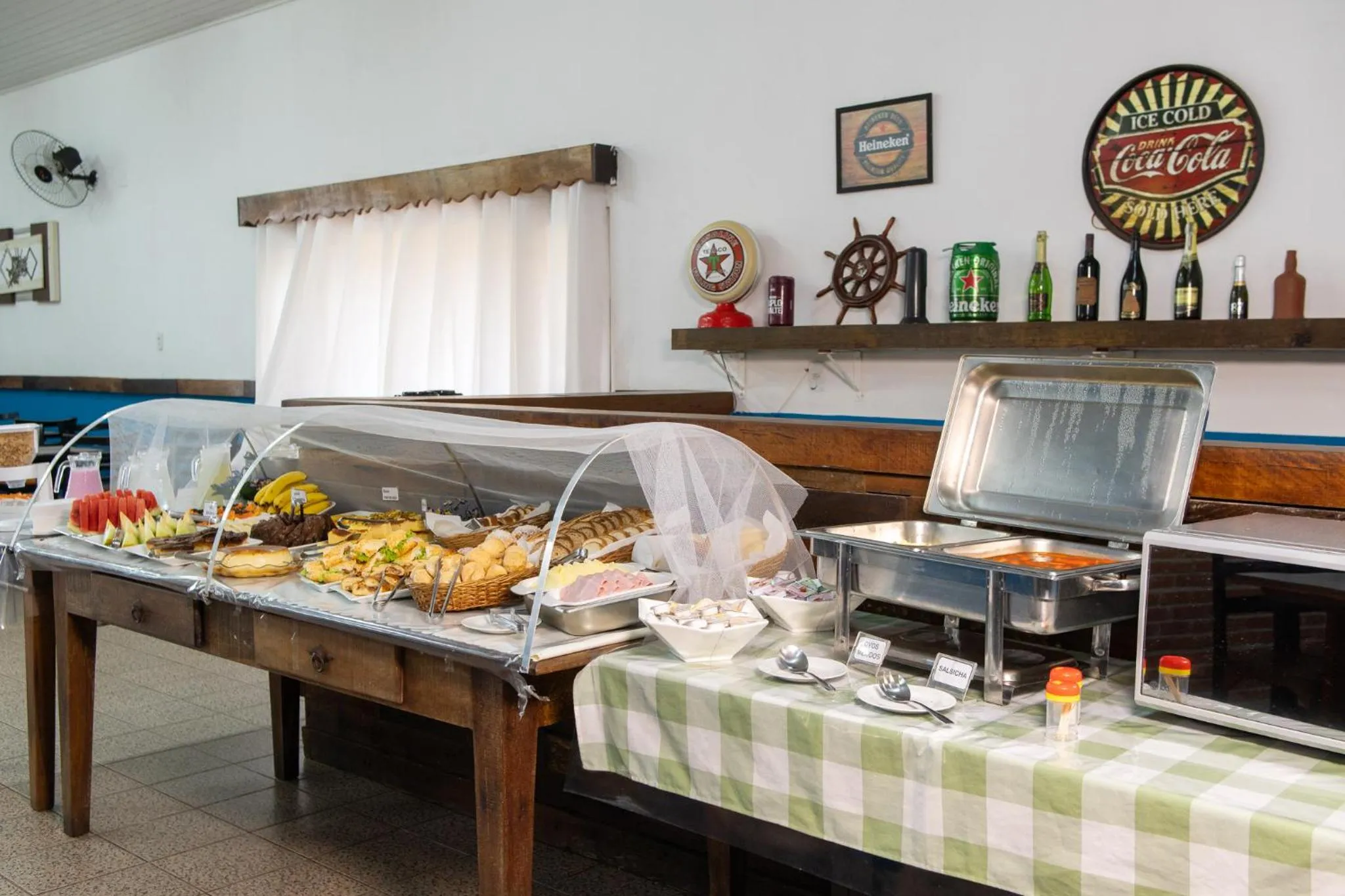 Buffet breakfast in Pousada La Naila