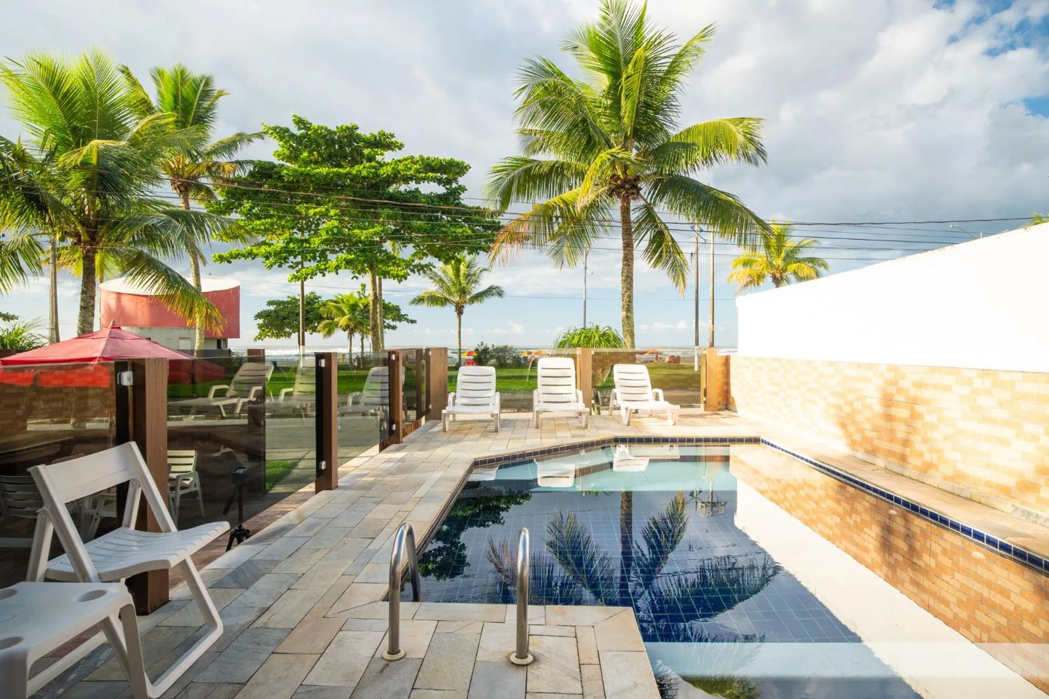 Swimming pool in Pousada La Naila